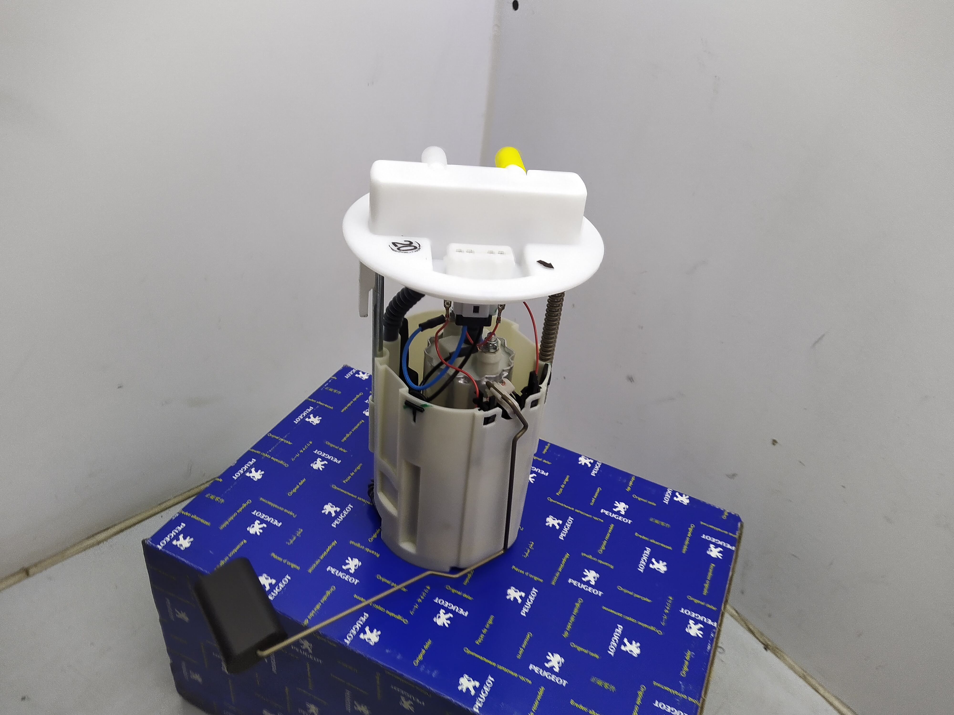 Peugeot 1525Z3 Kraftstoffpumpe mit Geber NEU NOS NEW 