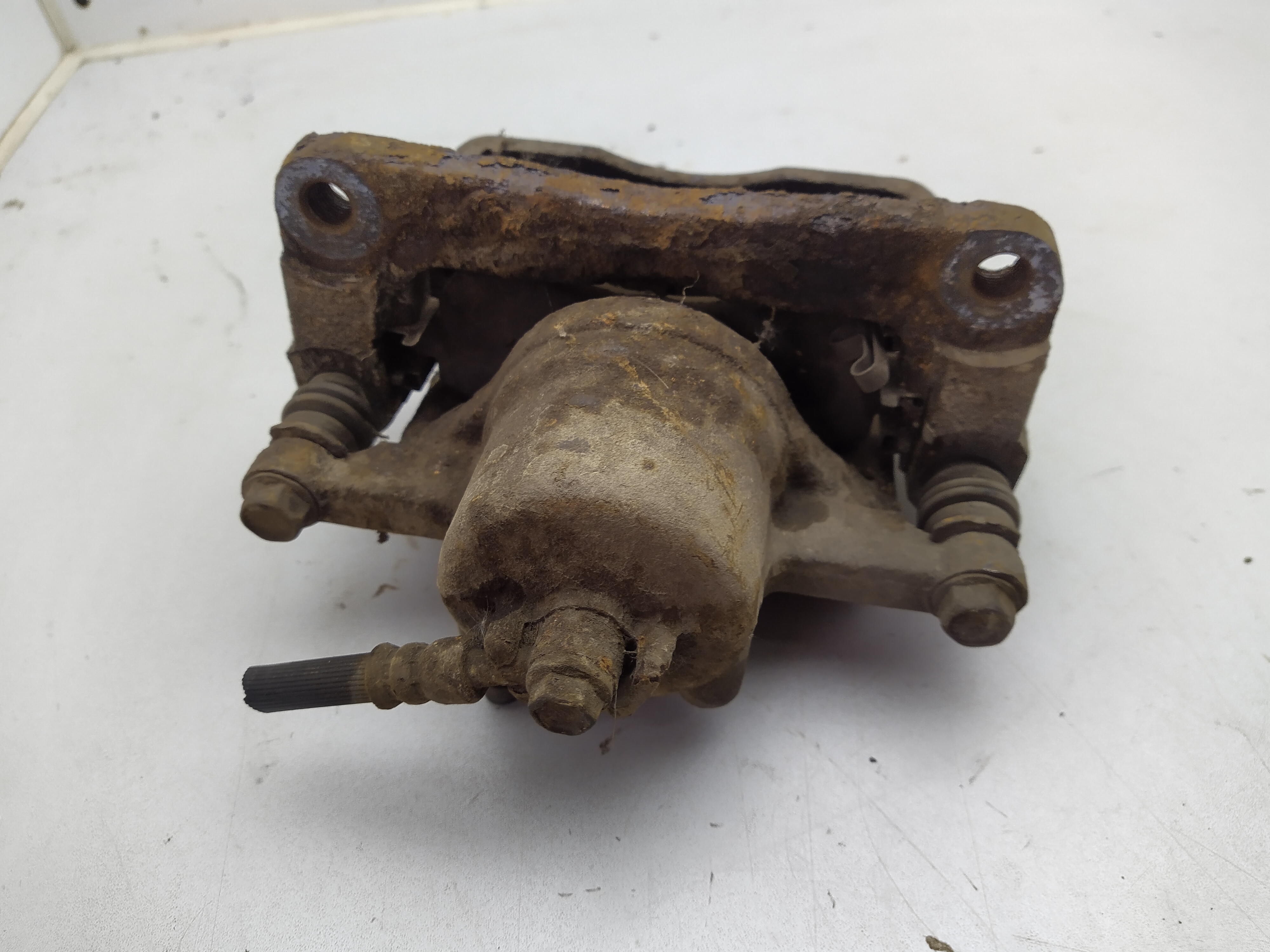 Bremssattel mit Halter vorne links von Subaru Legacy 3 BE BH  Outback BE BH