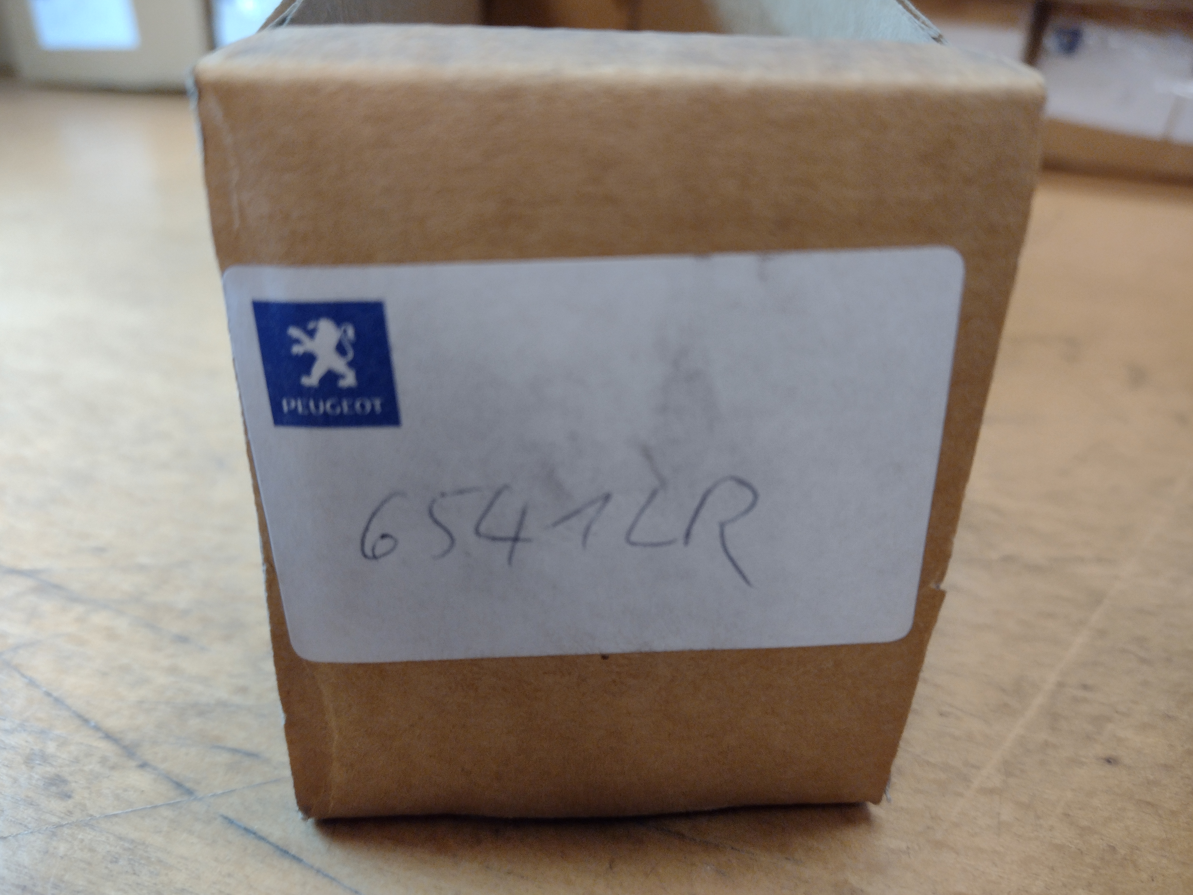 Peugeot / Citroen Steckergehäuse 6541LR NEU NOS NEW OEM 