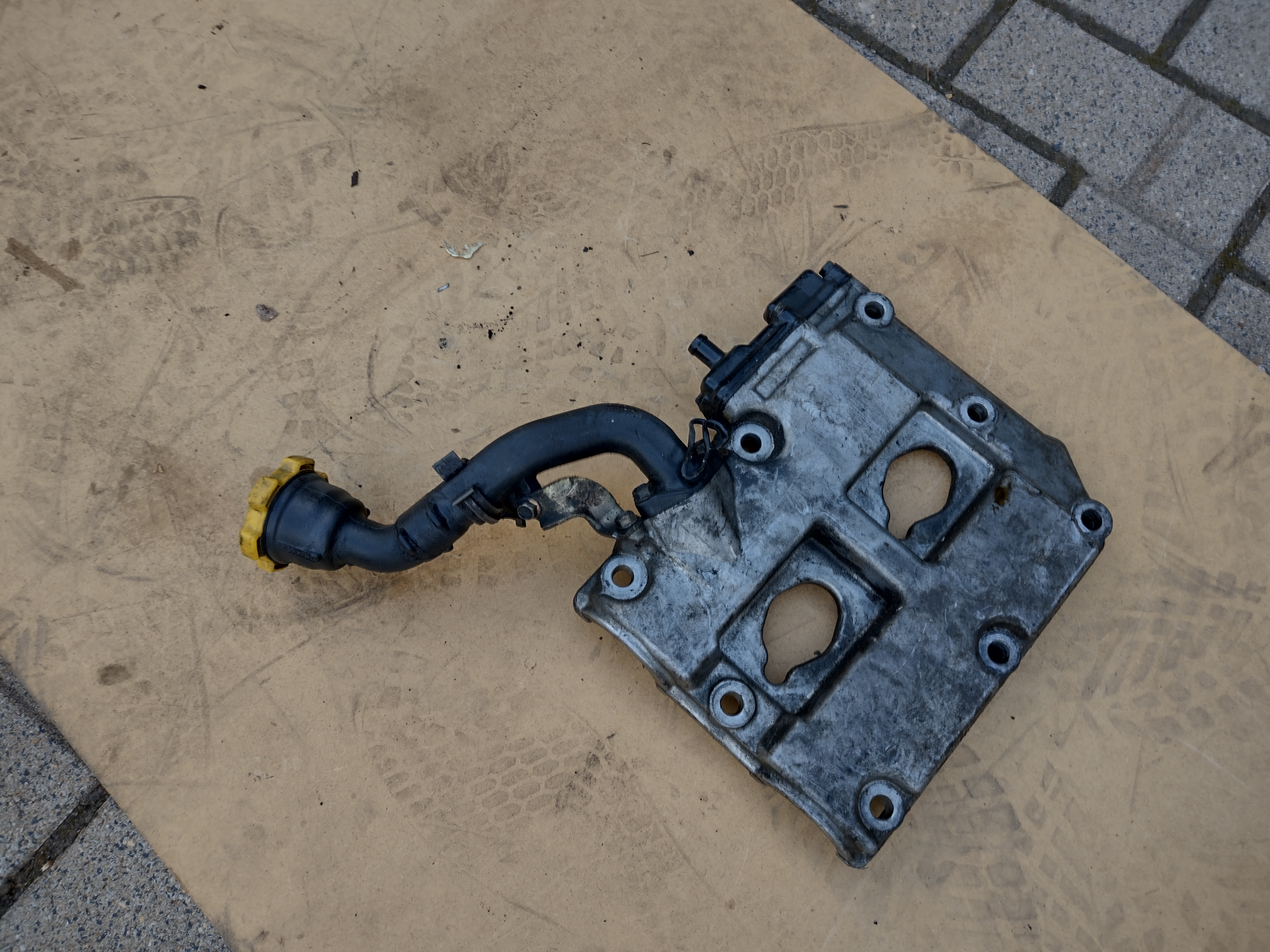 linker Ventildeckel mit Öleinfüllstutzen für Subaru Impreza GT WRX EJ205
