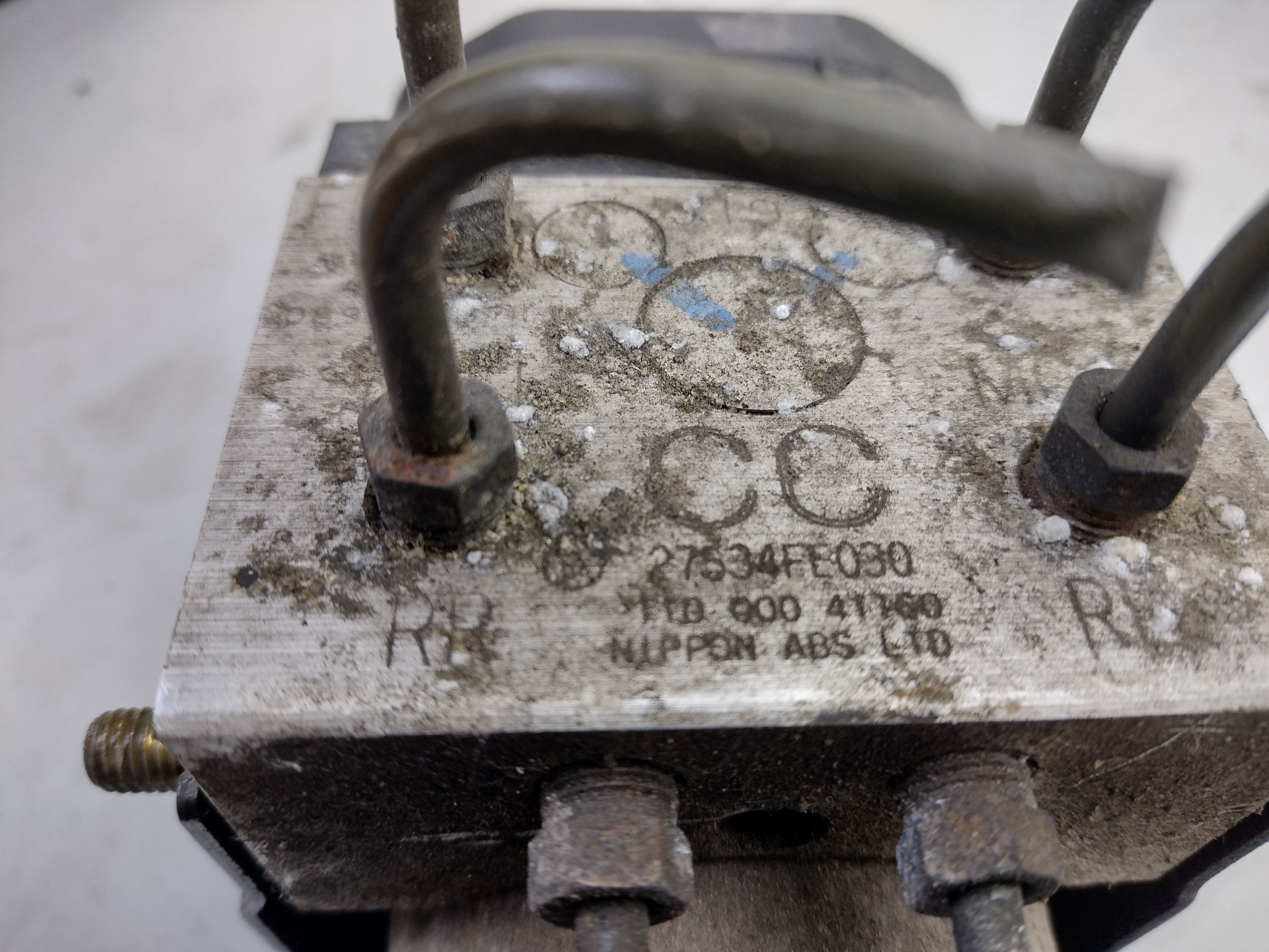 ABS Block von Subaru Impreza 2 GD GG Newage 27534FE030