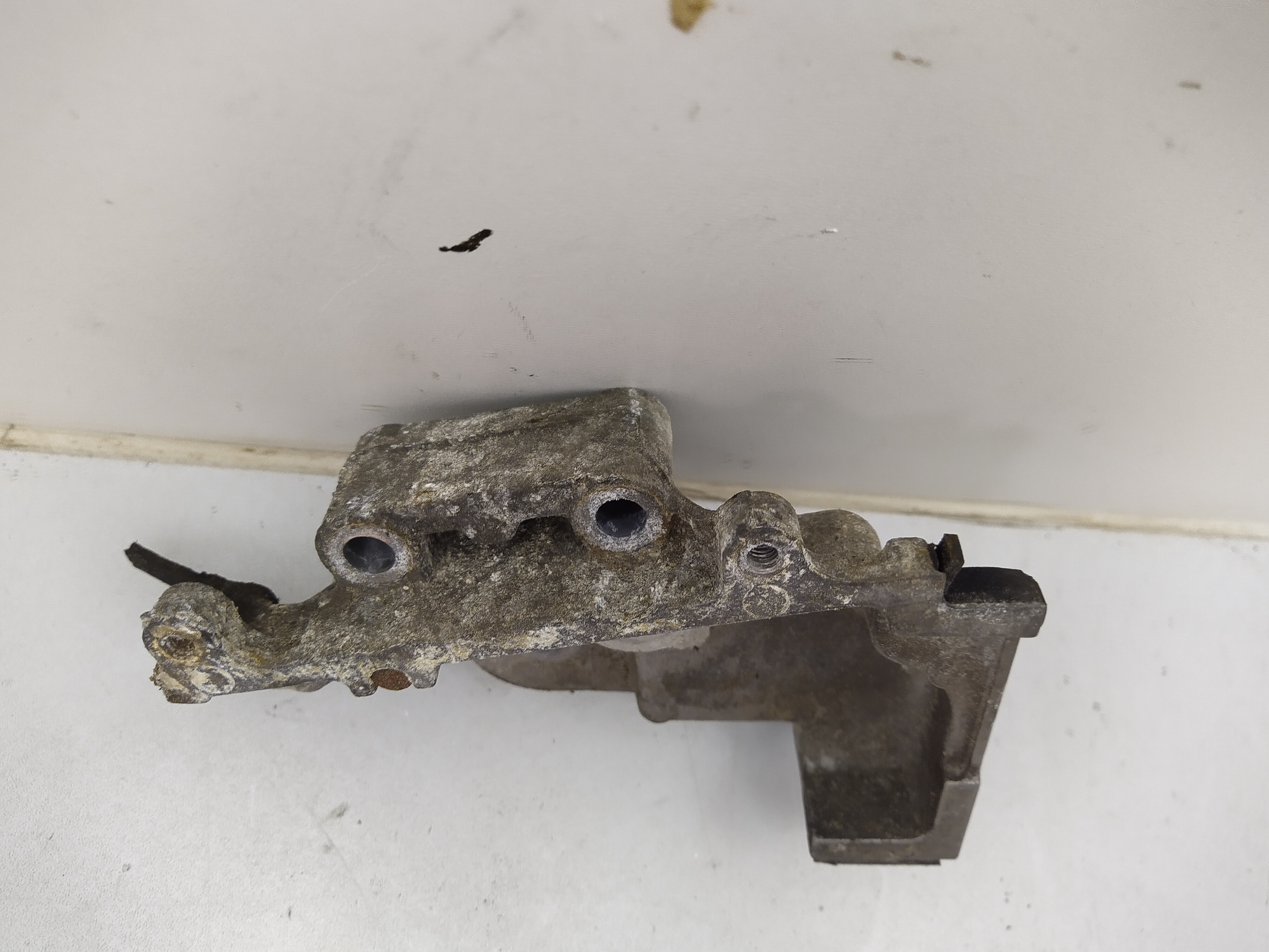 Halter für Zahnriemenspanner Variante 2 passend für Subaru EJ20 EJ22 EJ25