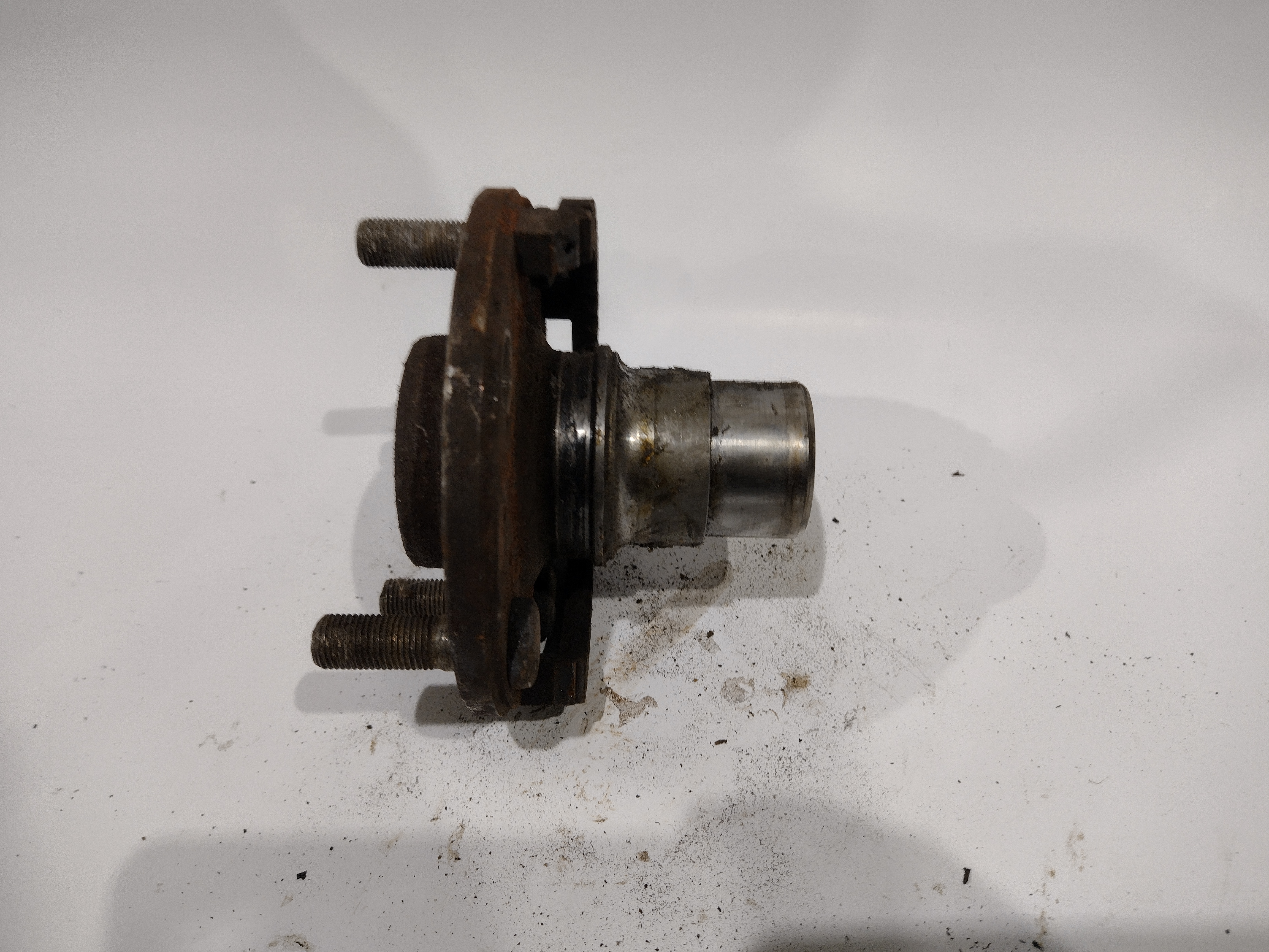 Radnabe hinten mit defekten ABS Ring für Subaru Impreza GC GF