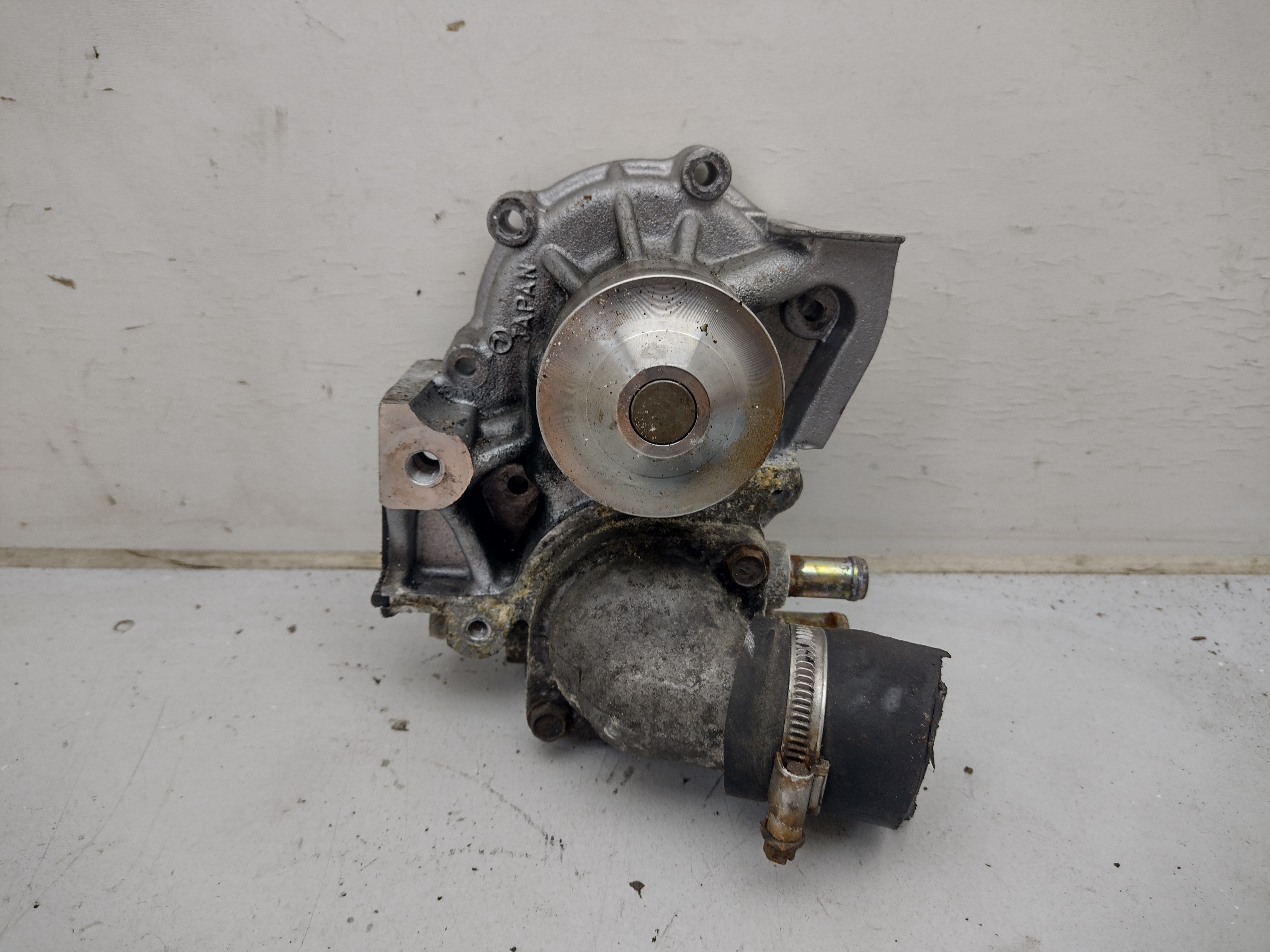 Wasserpumpe mit Gussrad 3 Abgängen für SUBARU LEGACY Turbo BC BJF