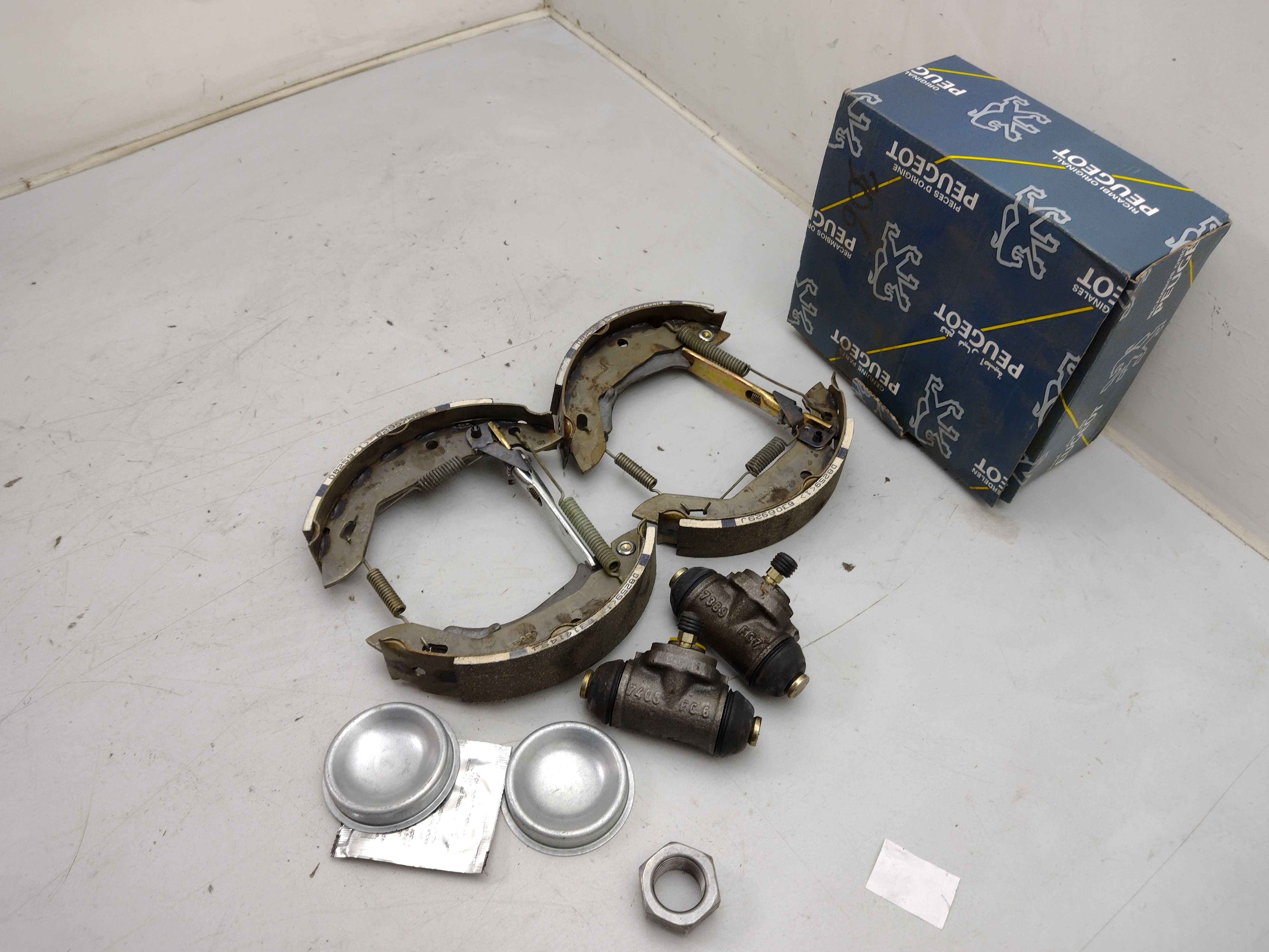 Peugeot 205 306 308 Bremsbacken Bremsensatz, Trommelbremse 42419C 1611450280 NOS NEW OEM