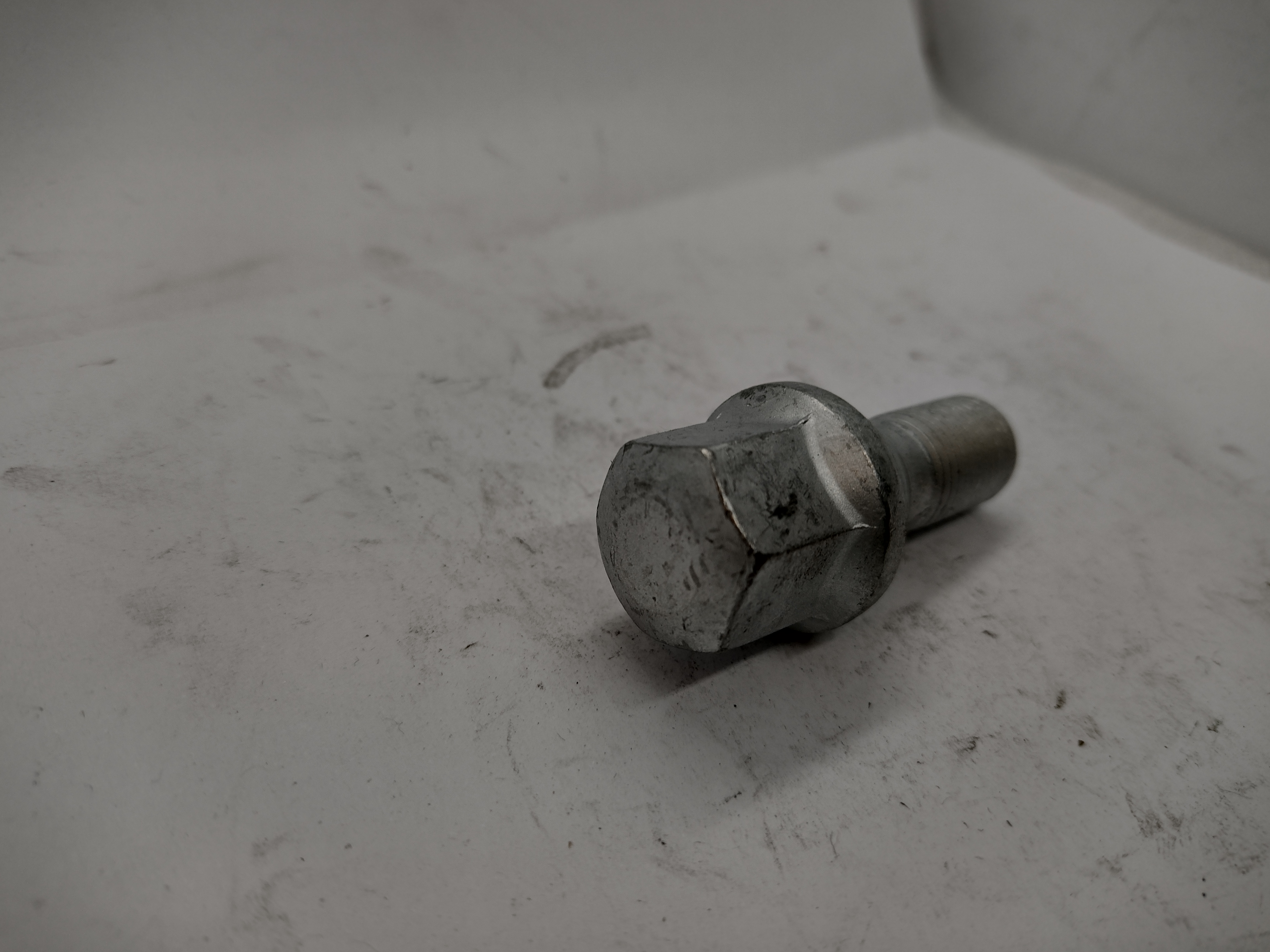 Peugeot / Citroen / Fiat Radschraube M14x1,50- 52,0mm SW19 540548 NEU NOS NEW