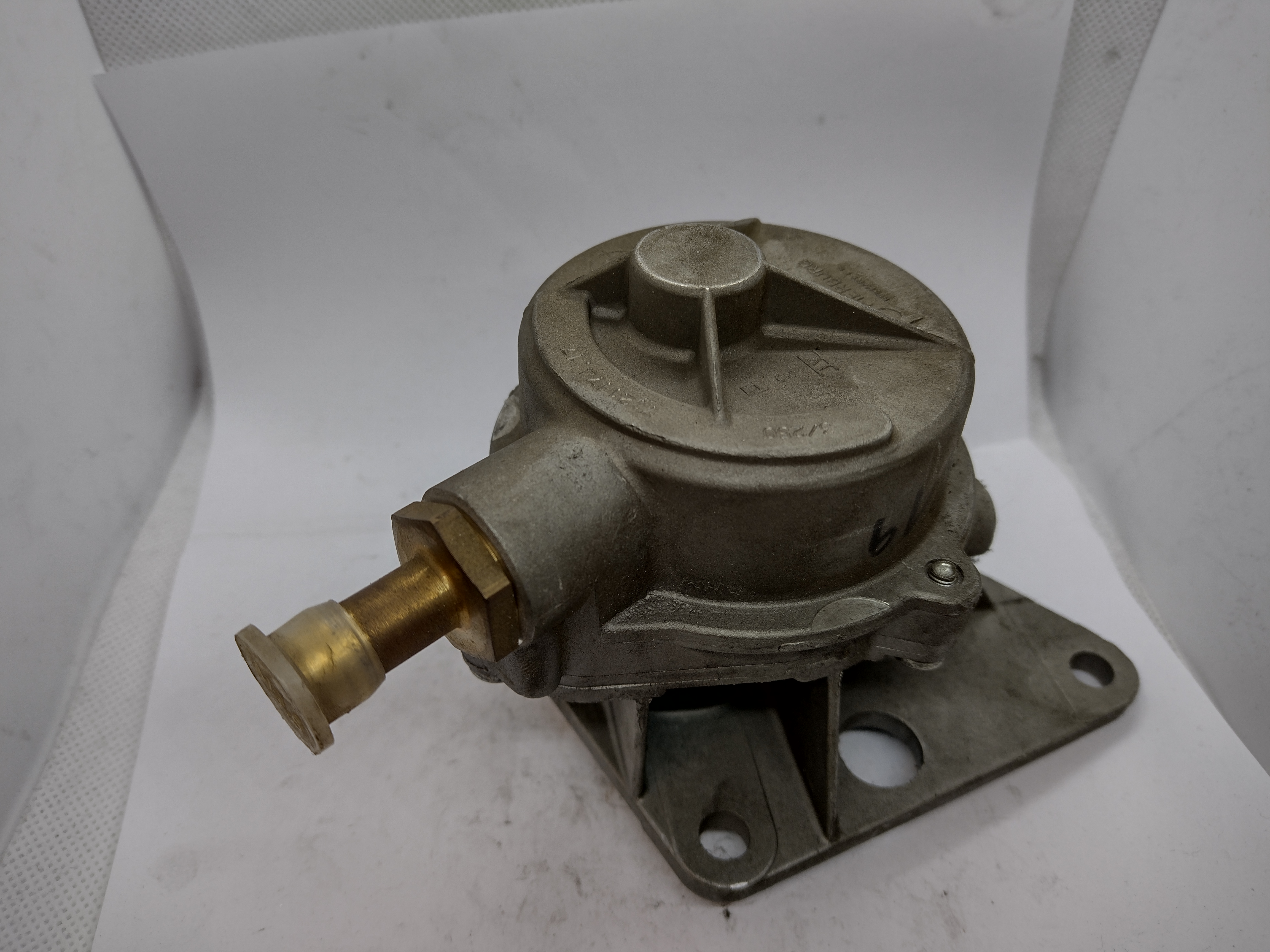 Peugeot / Citroen Pierburg Pumpe NEU NOS NEW