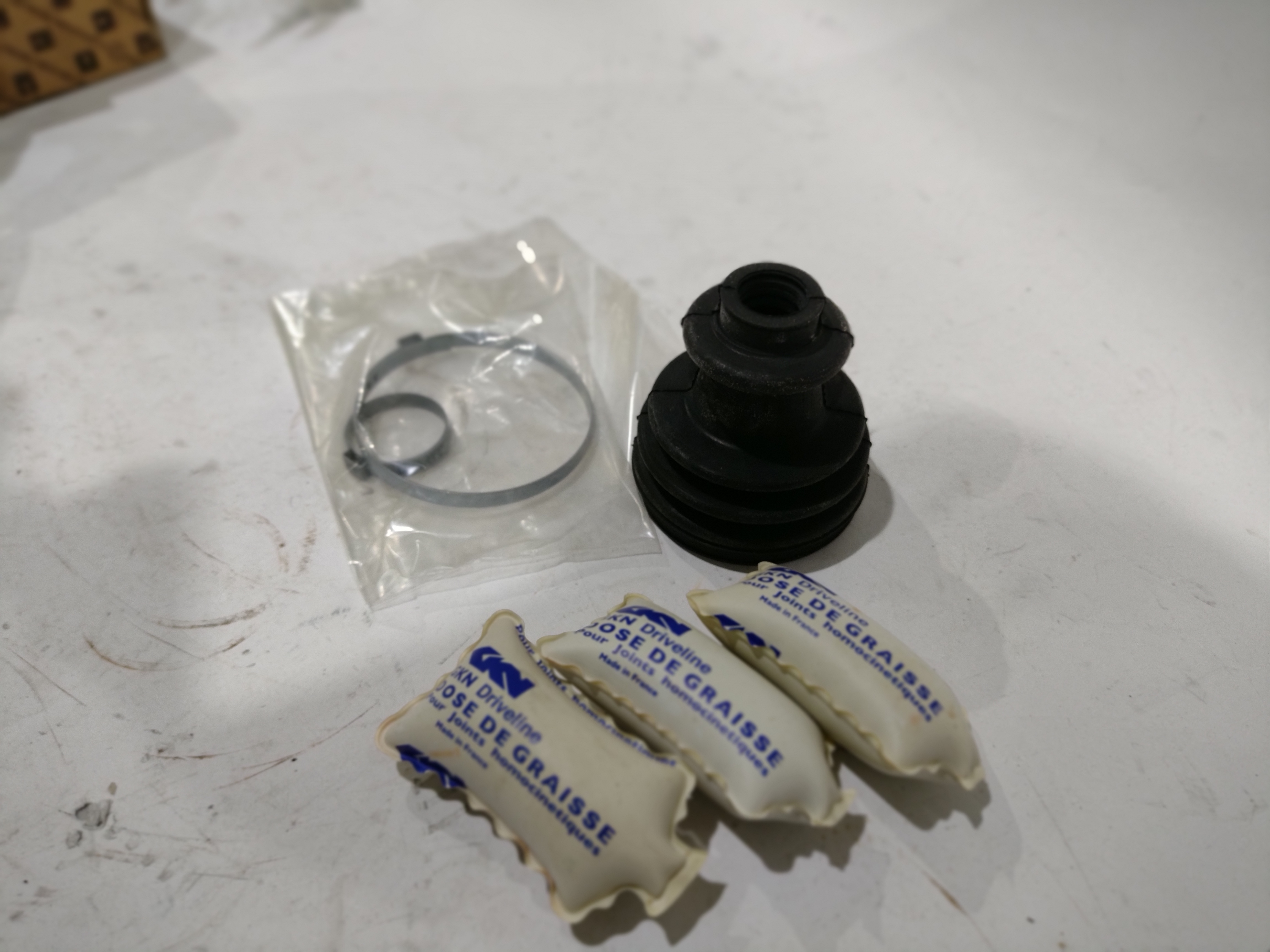 Peugeot 205 106 / Citroen AX Manschettensatz Radseite 329381 NEU NOS NEW