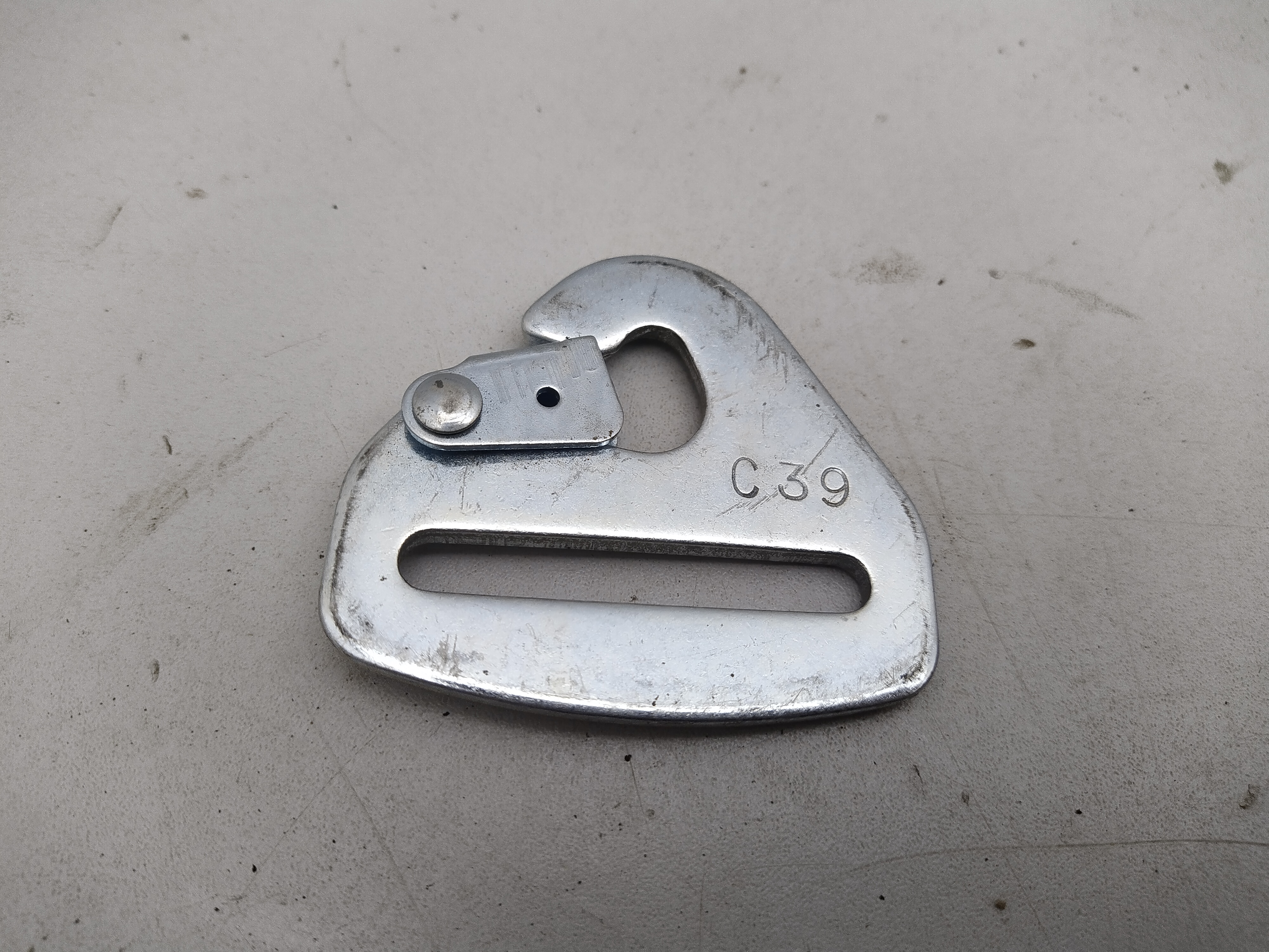 GURTHAKEN KARABINER 50MM FÜR 50MM GURTMATERIAL
