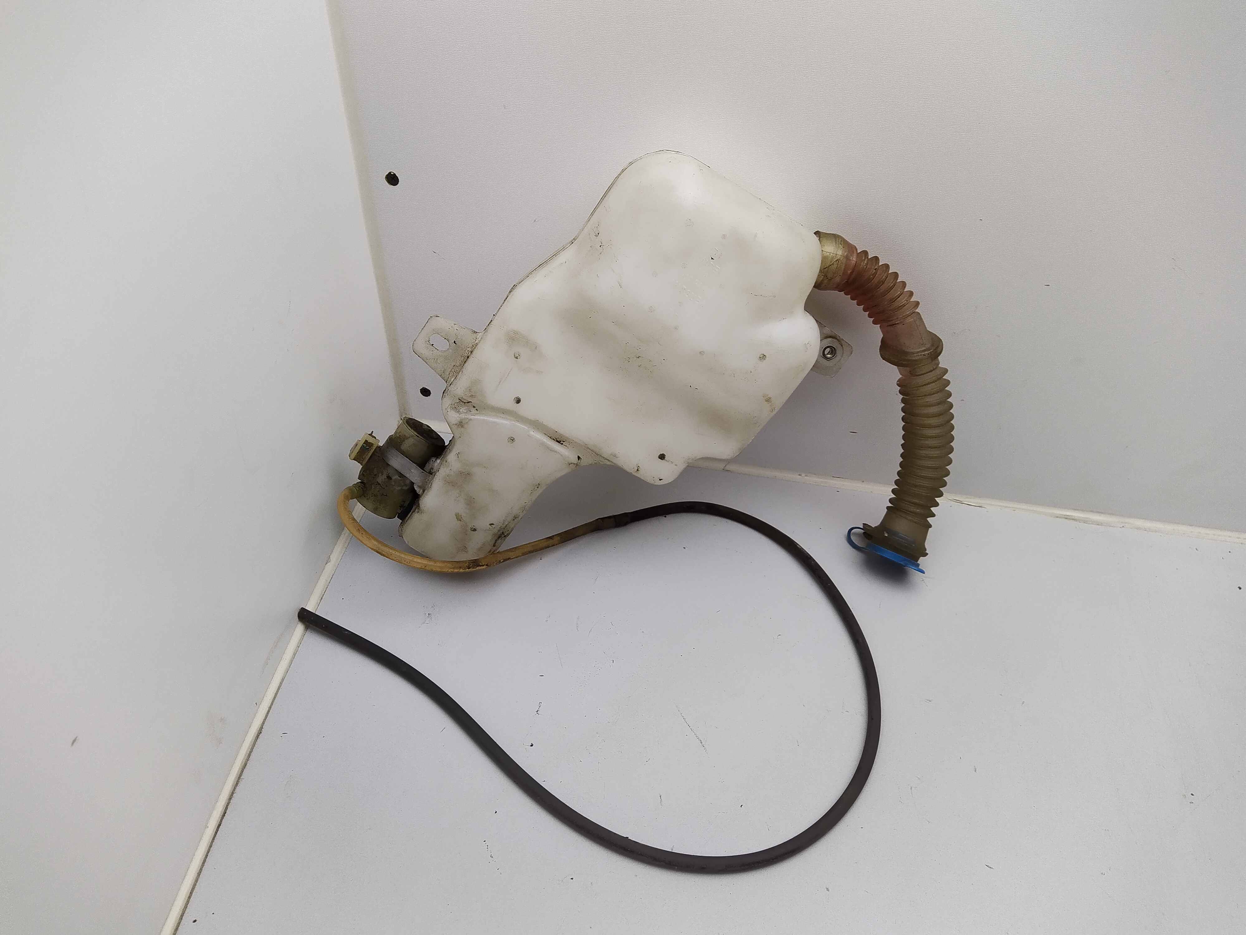 Subaru Legacy I 2,0 BJF 4WD Wischwasserbehälter hinten mit Pumpe