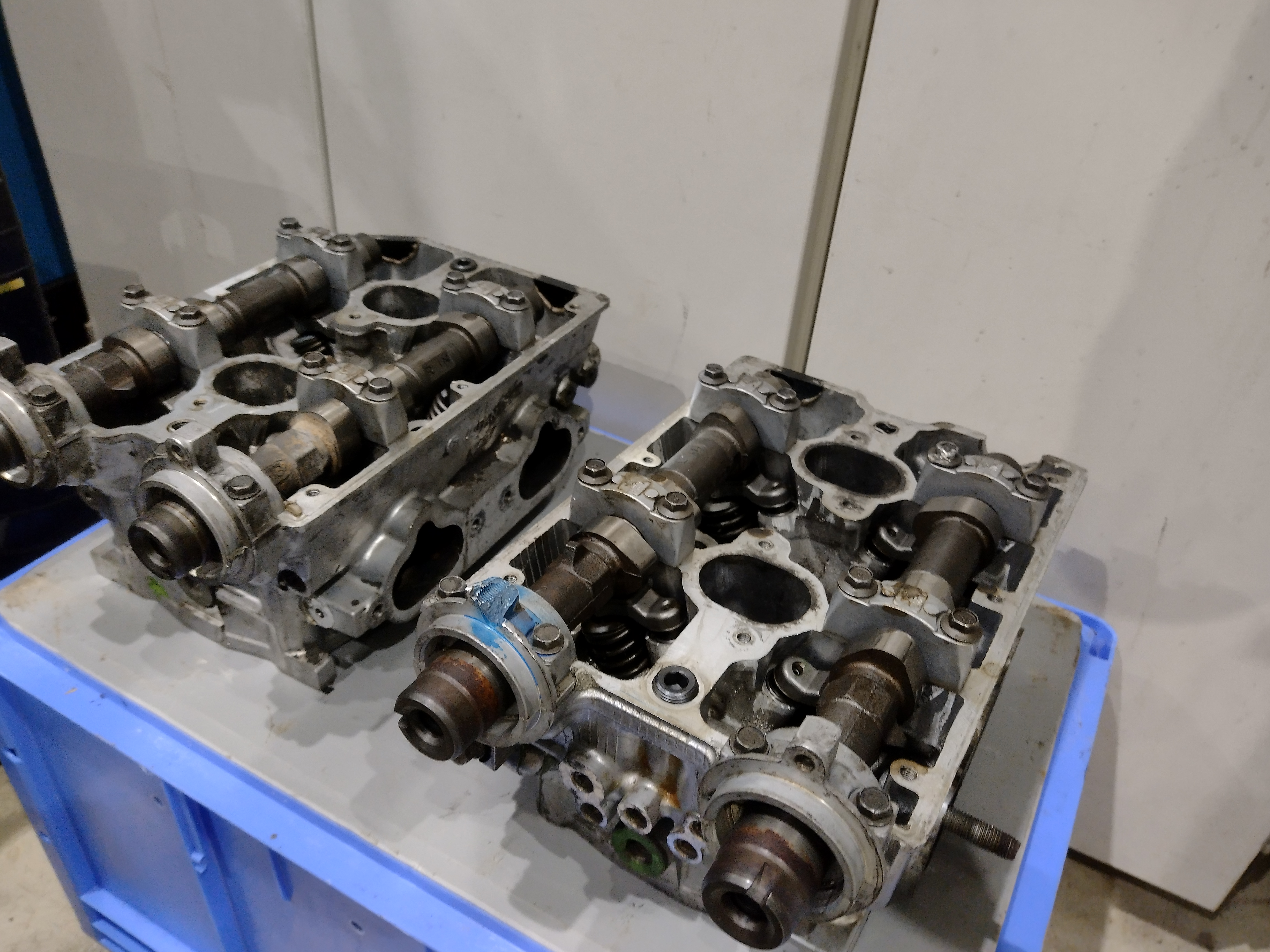 Satz Zylinderköpfe mit Nockenwellen für Subaru Impreza GT WRX V2 EJ20G Turbo