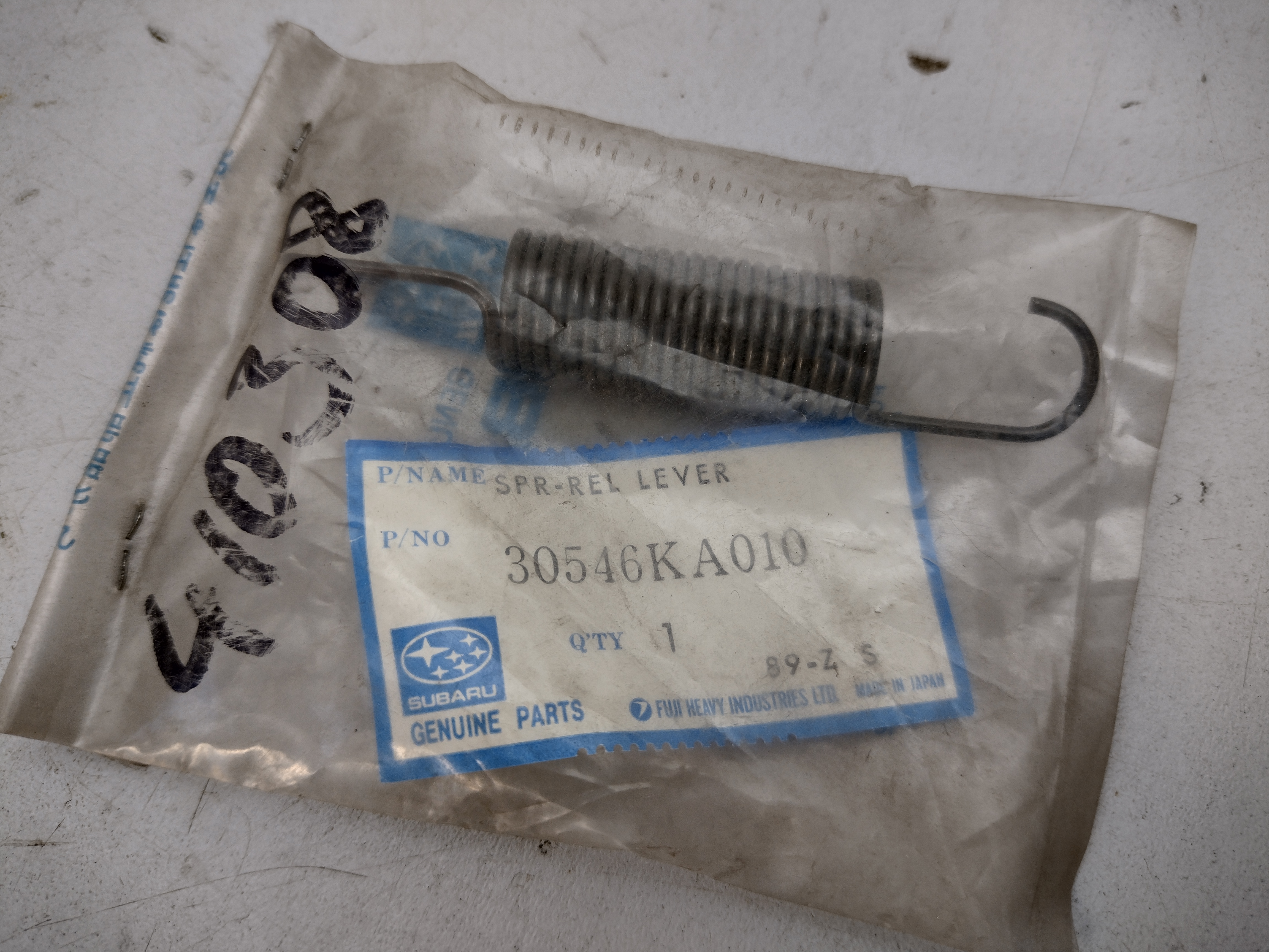 Kupplung Rückstell Feder 30546KA010 für Subaru Justy KAD NEU NOS
