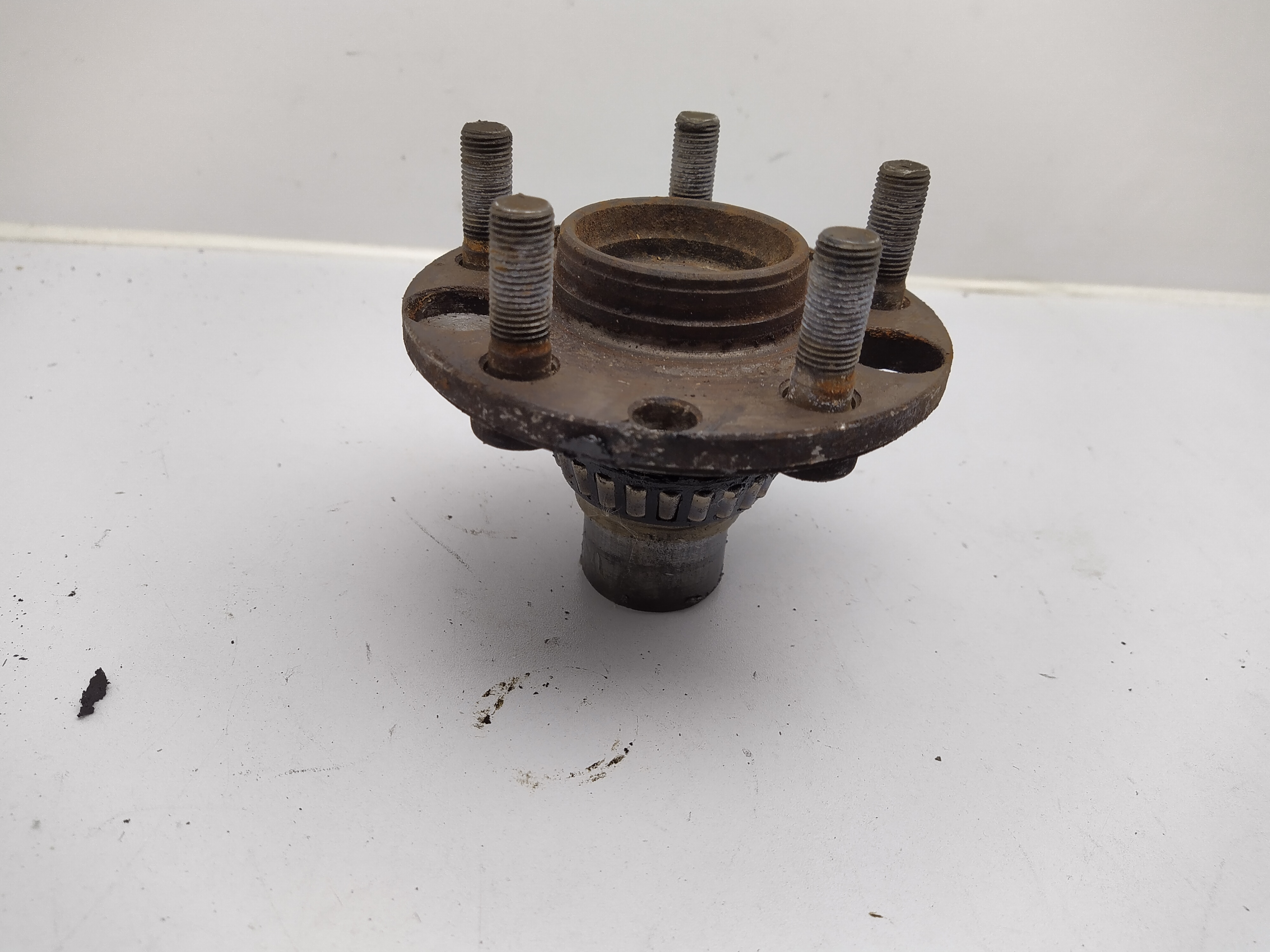 Hintere Radnabe mit Loch hinten 5x100 Subaru Impreza Legacy Outback Forester