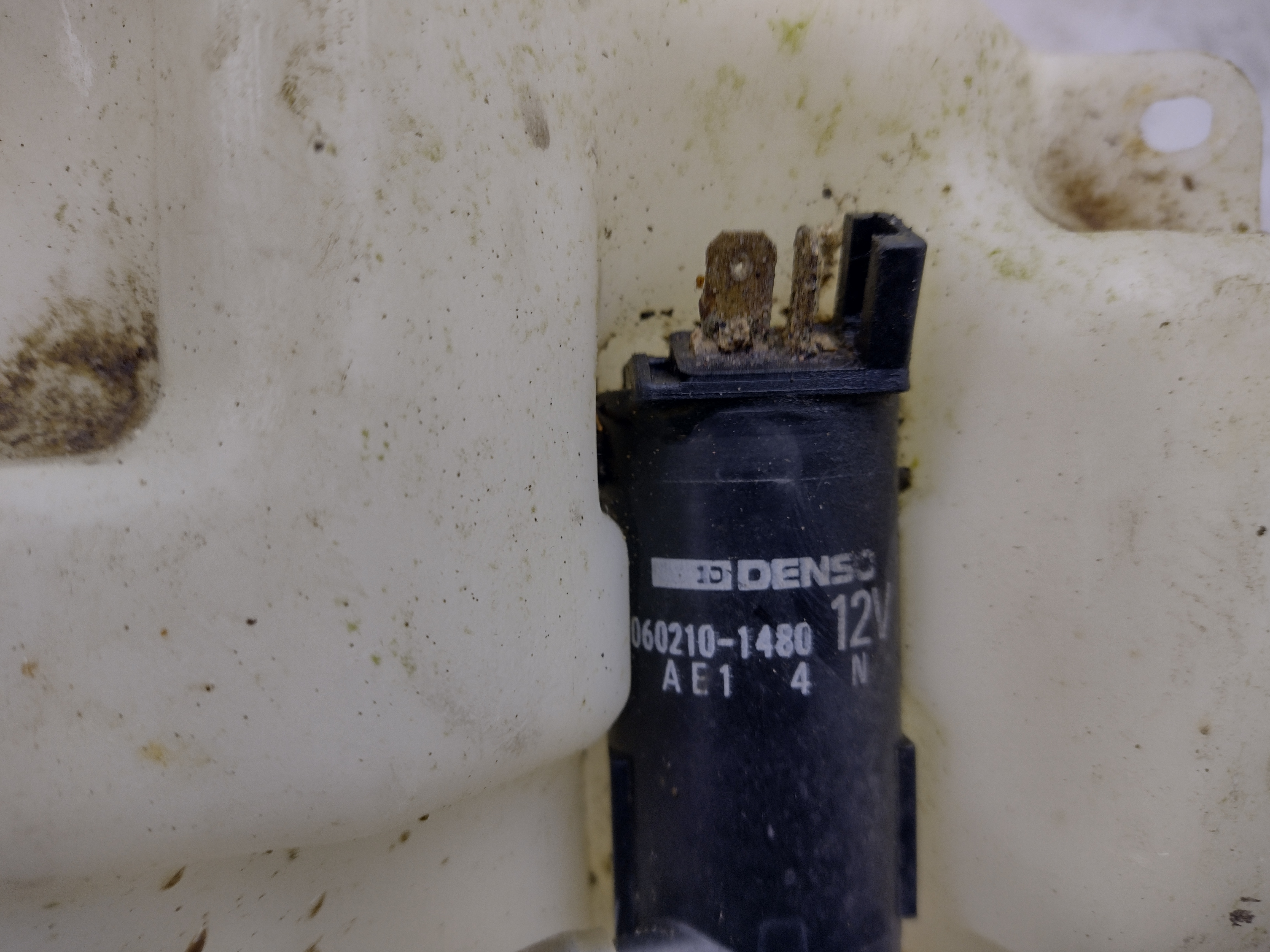 Wischwasserbehälter mit zwei Pumpen für Subaru Justy KAD 