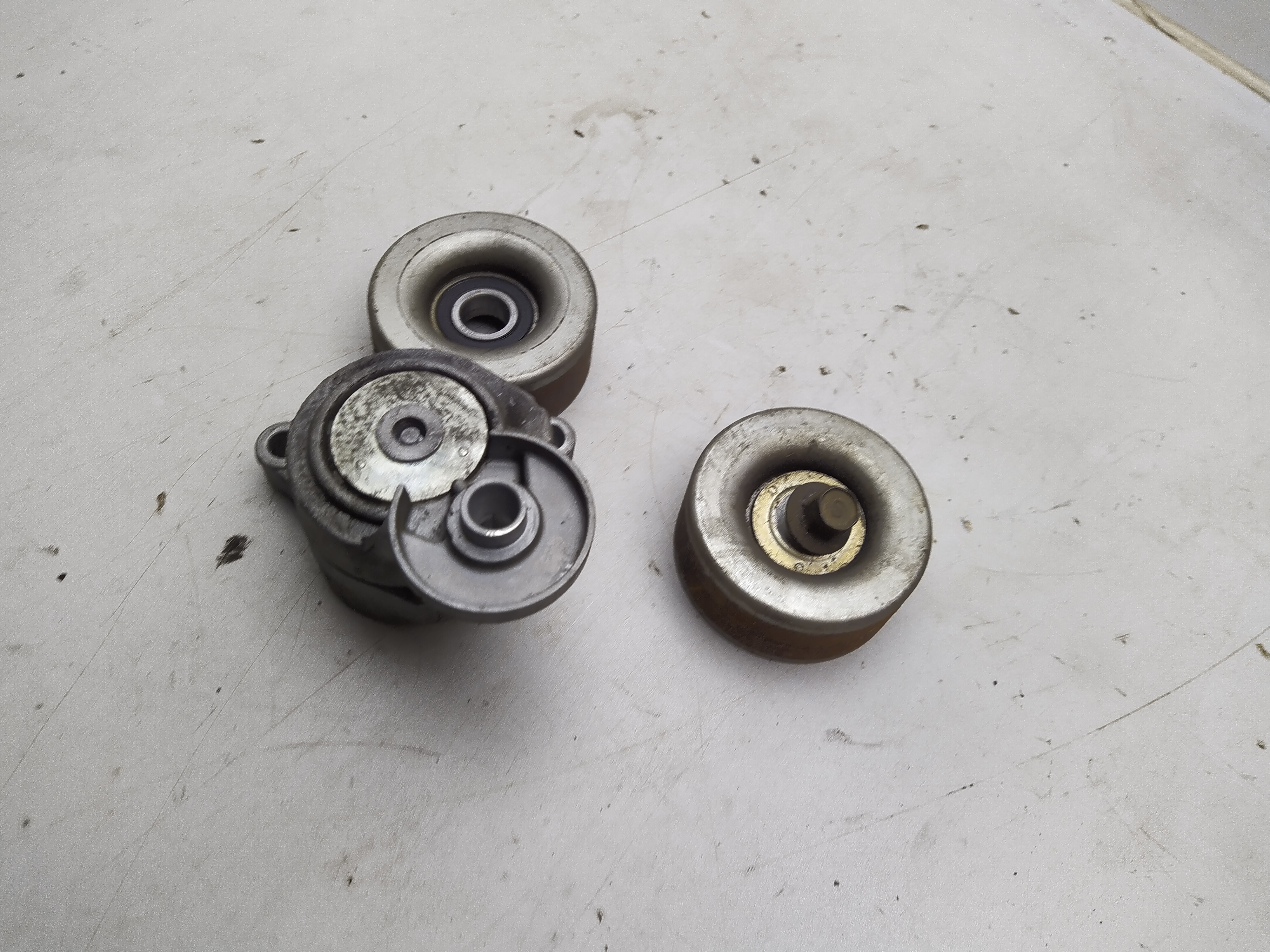 Keilriemenspanner und Umlenkrollen  von Subaru Outback H6 BH BH
