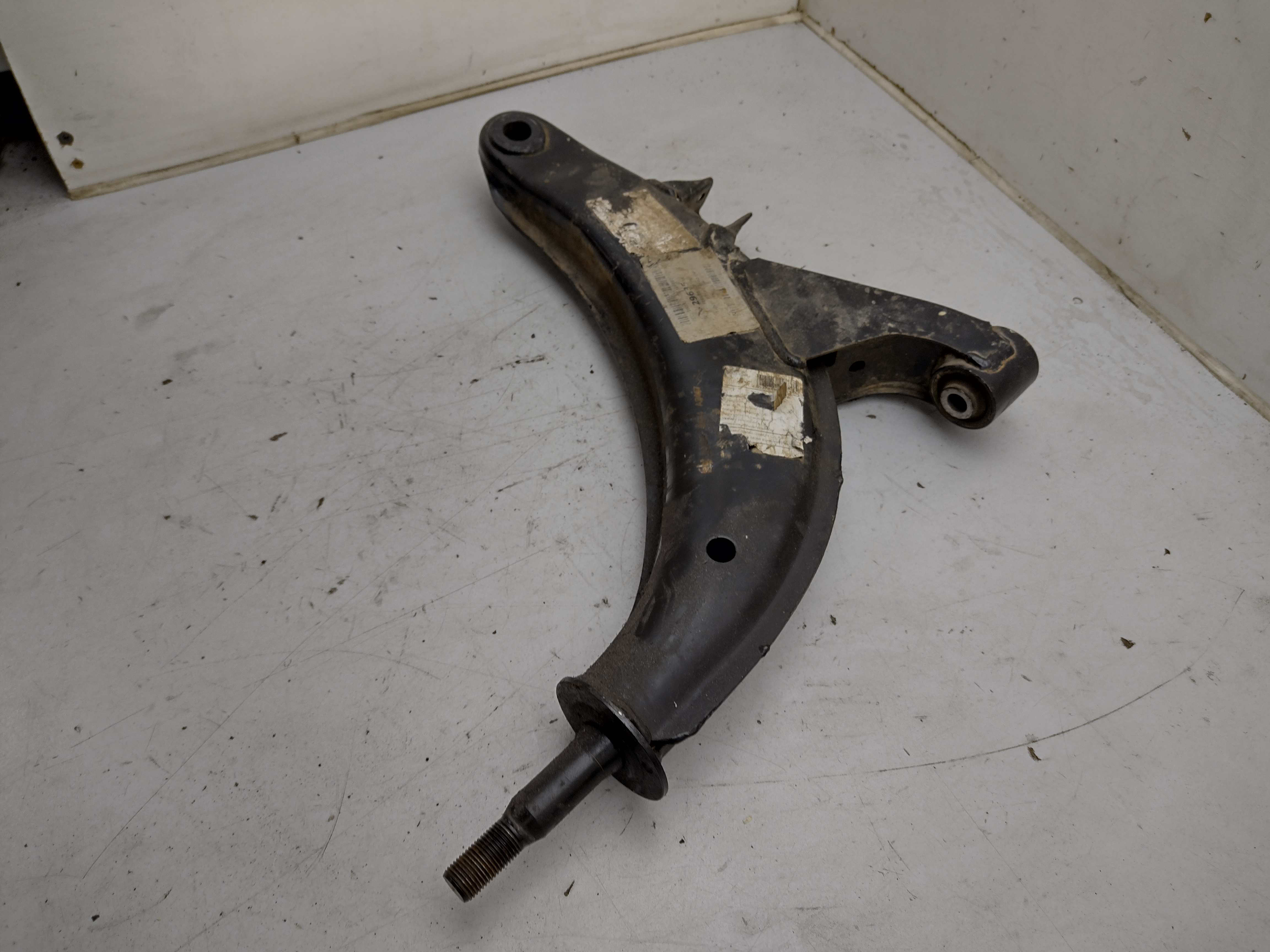 neuwertiger Querlenker vorne links für Subaru Impreza GC GF 93-00