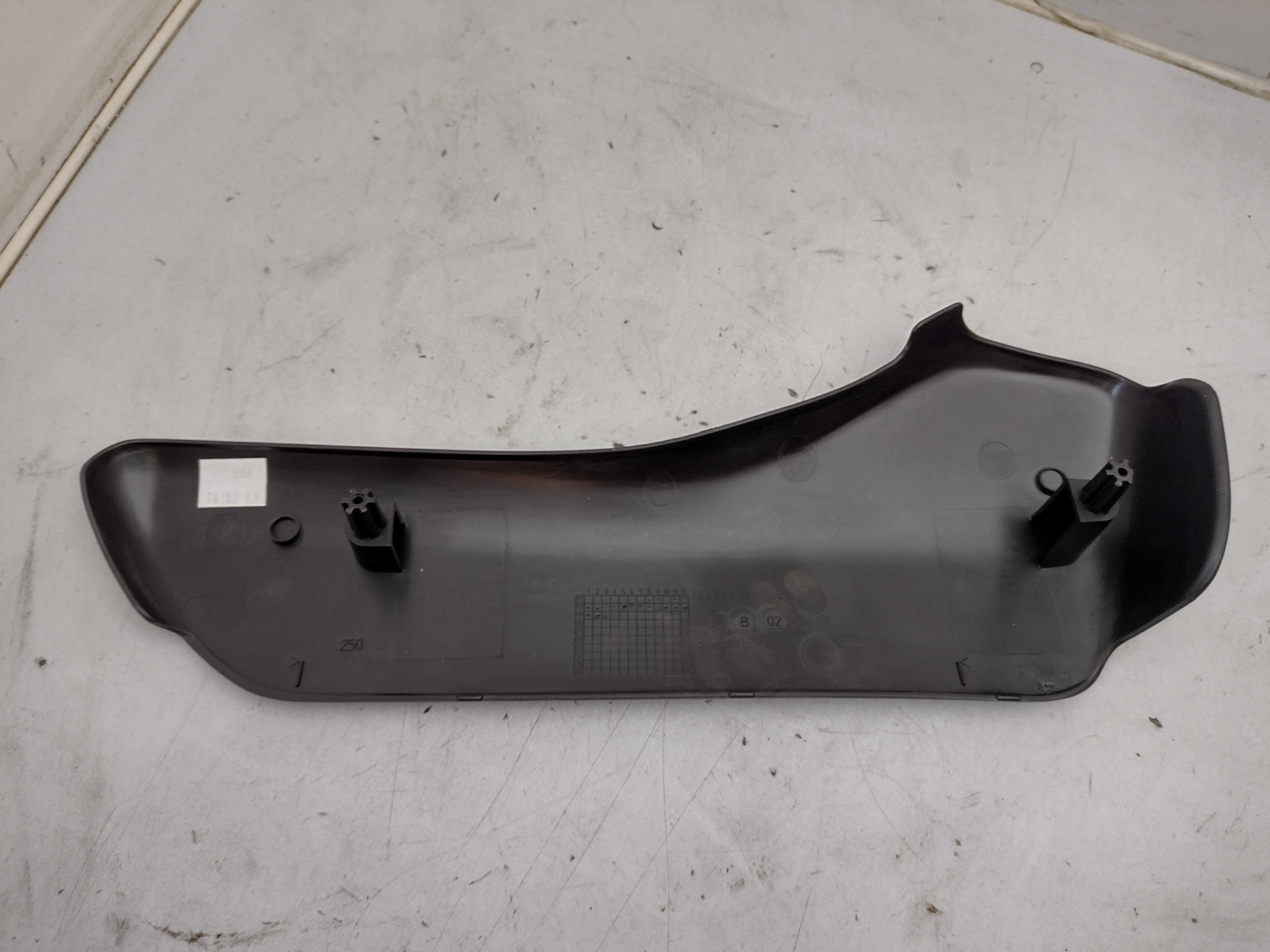 Peugeot GEHAEUSE Sitzabdeckung 8913JJ NEU NOS NEW OEM