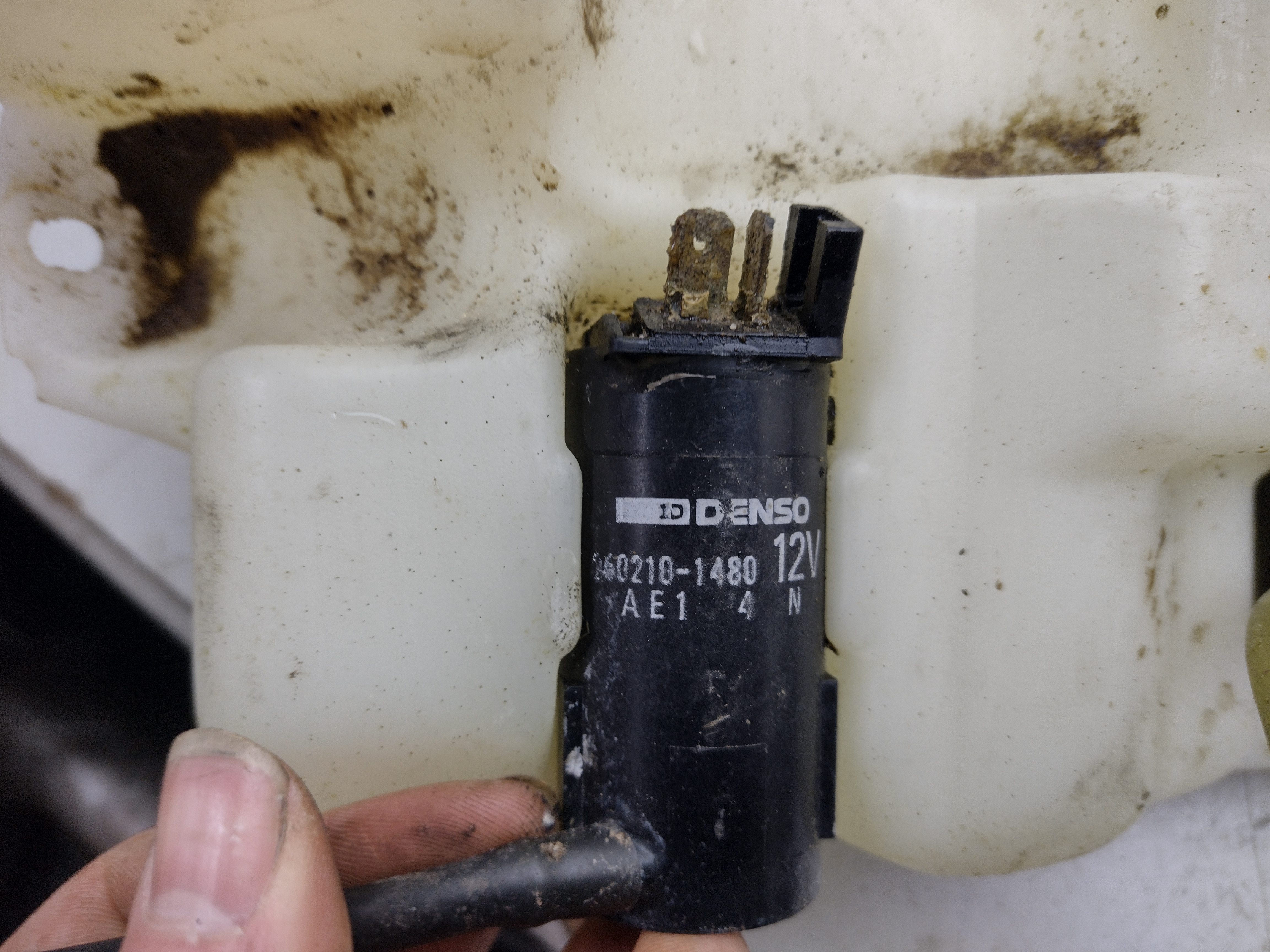 Wischwasserbehälter mit zwei Pumpen für Subaru Justy KAD 