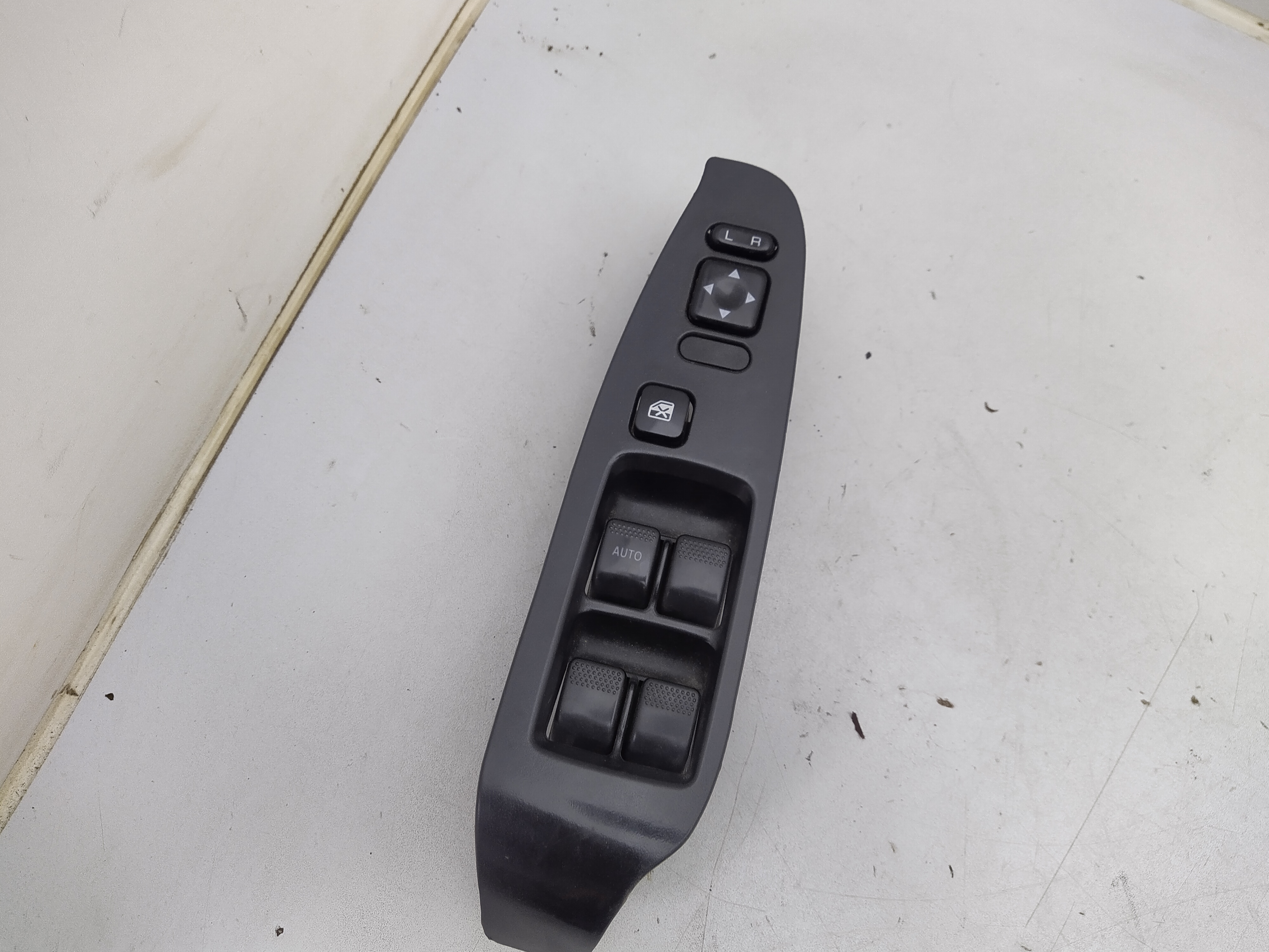 Schaltereinheit für Fensterheber von Subaru Legacy 3 BE BH  Outback 83071AE020