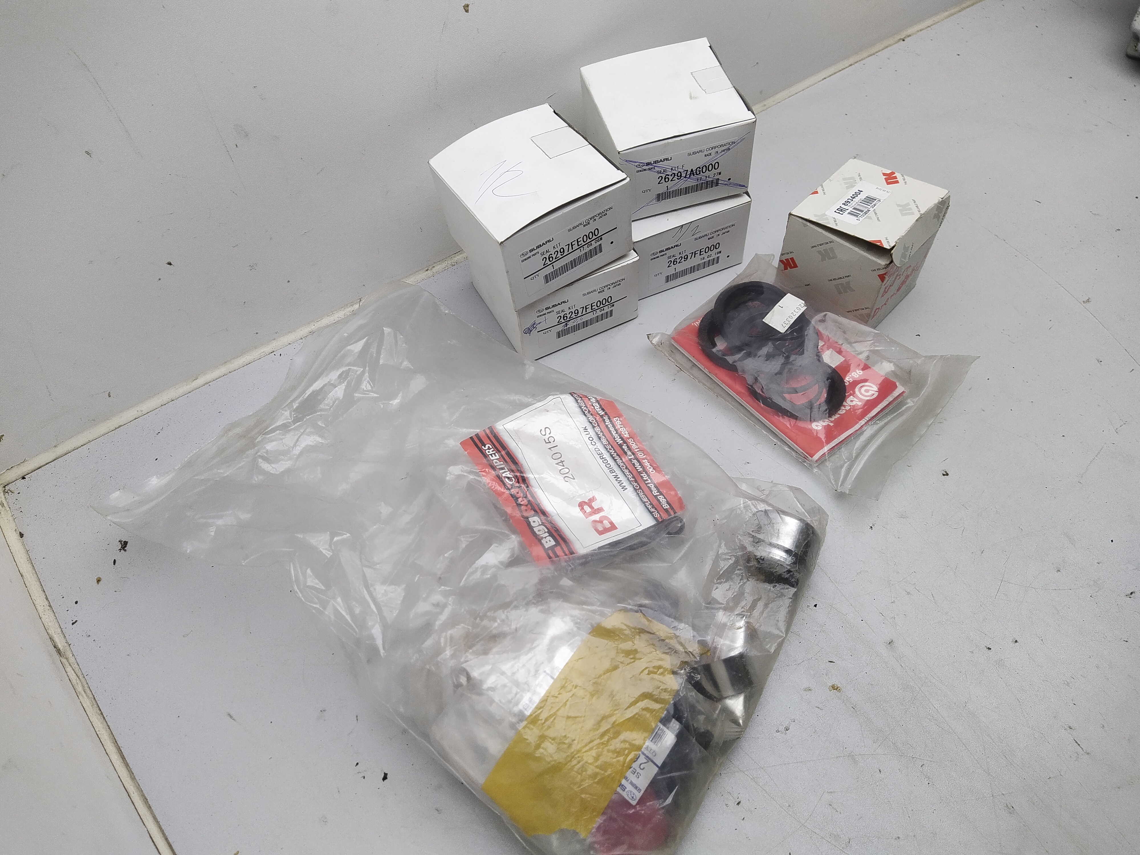 Restposten Konvolut Kolben und Dichtungen für Subaru Bremssättel Repkit