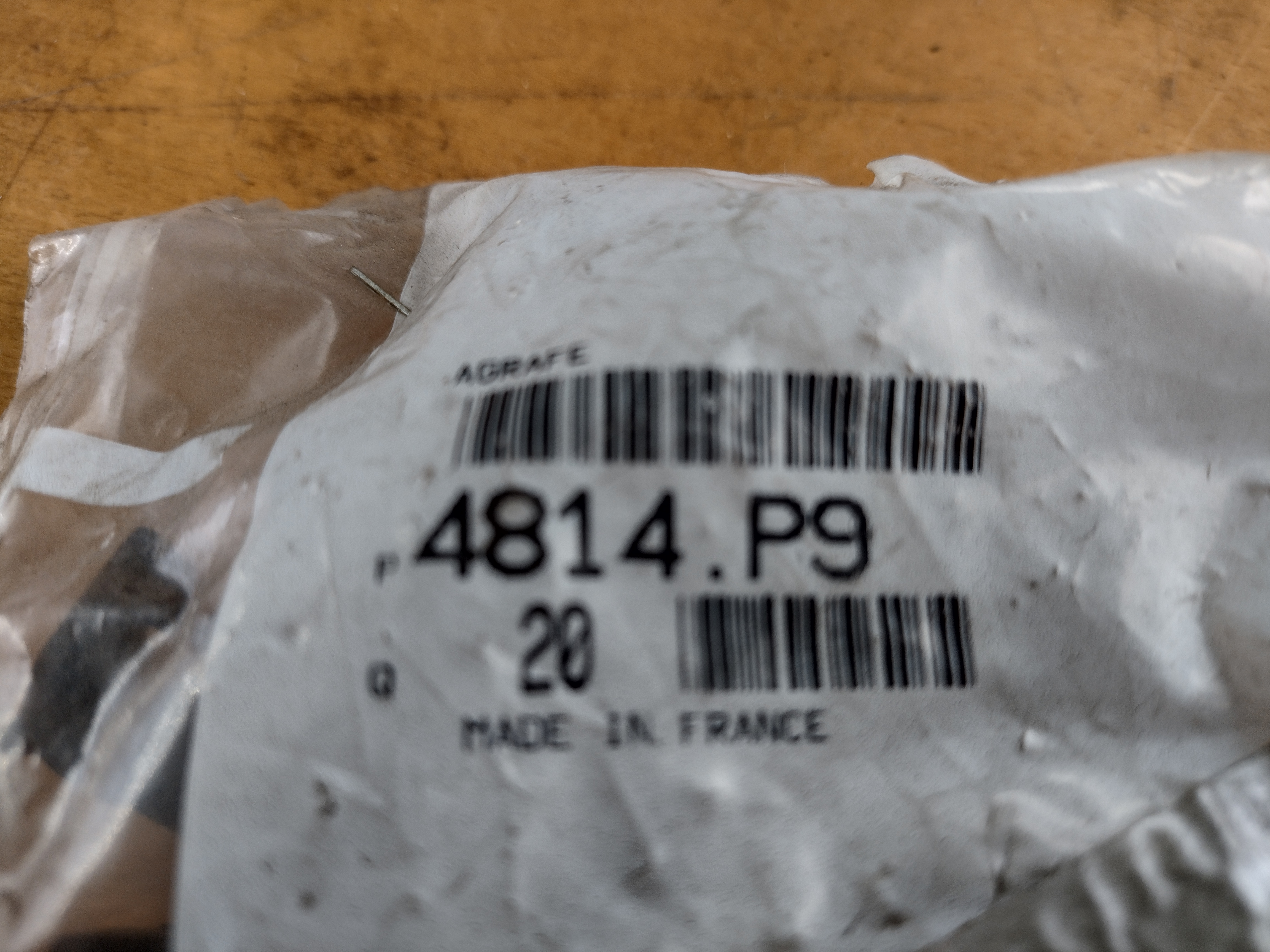 Peugeot / Citroen Clip 4814P9 NEU NOS NEW OEM