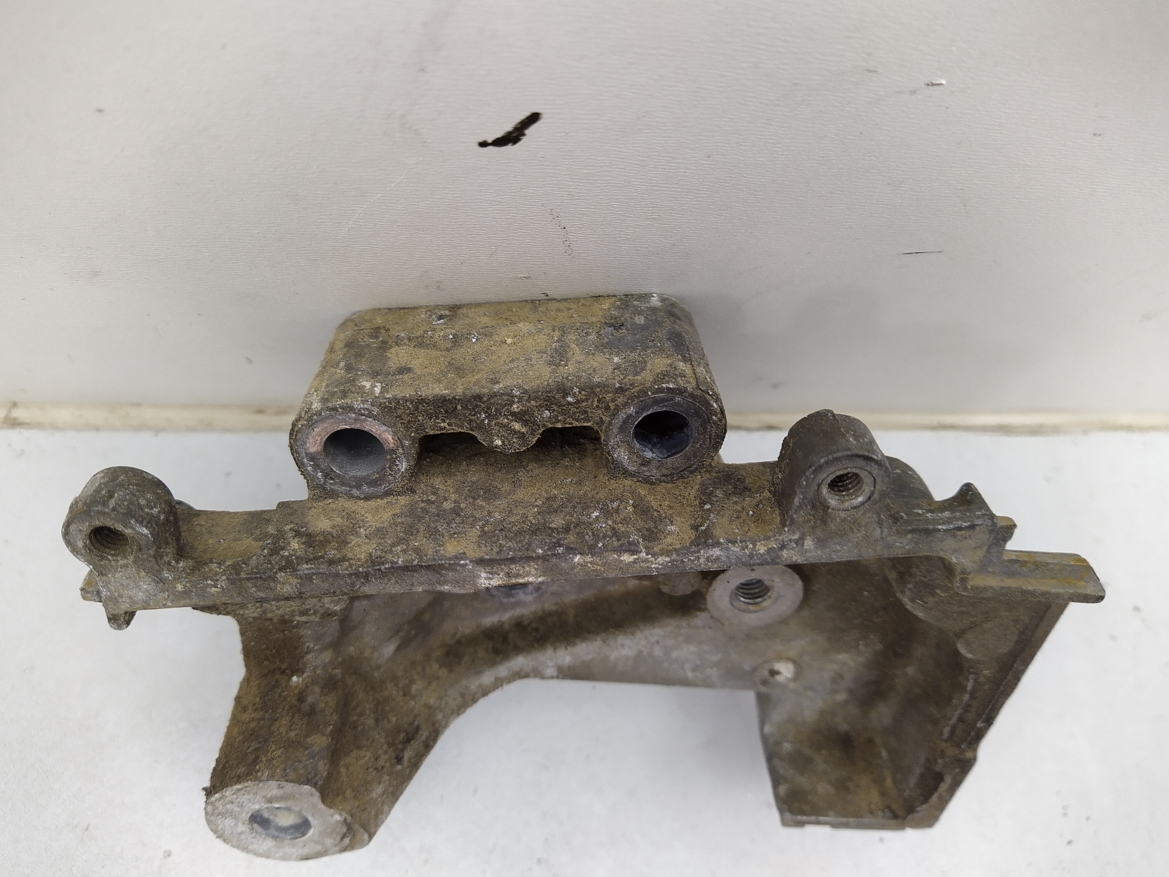 Halter für Zahnriemenspanner Variante 1 passend für Subaru EJ20 EJ22 EJ25