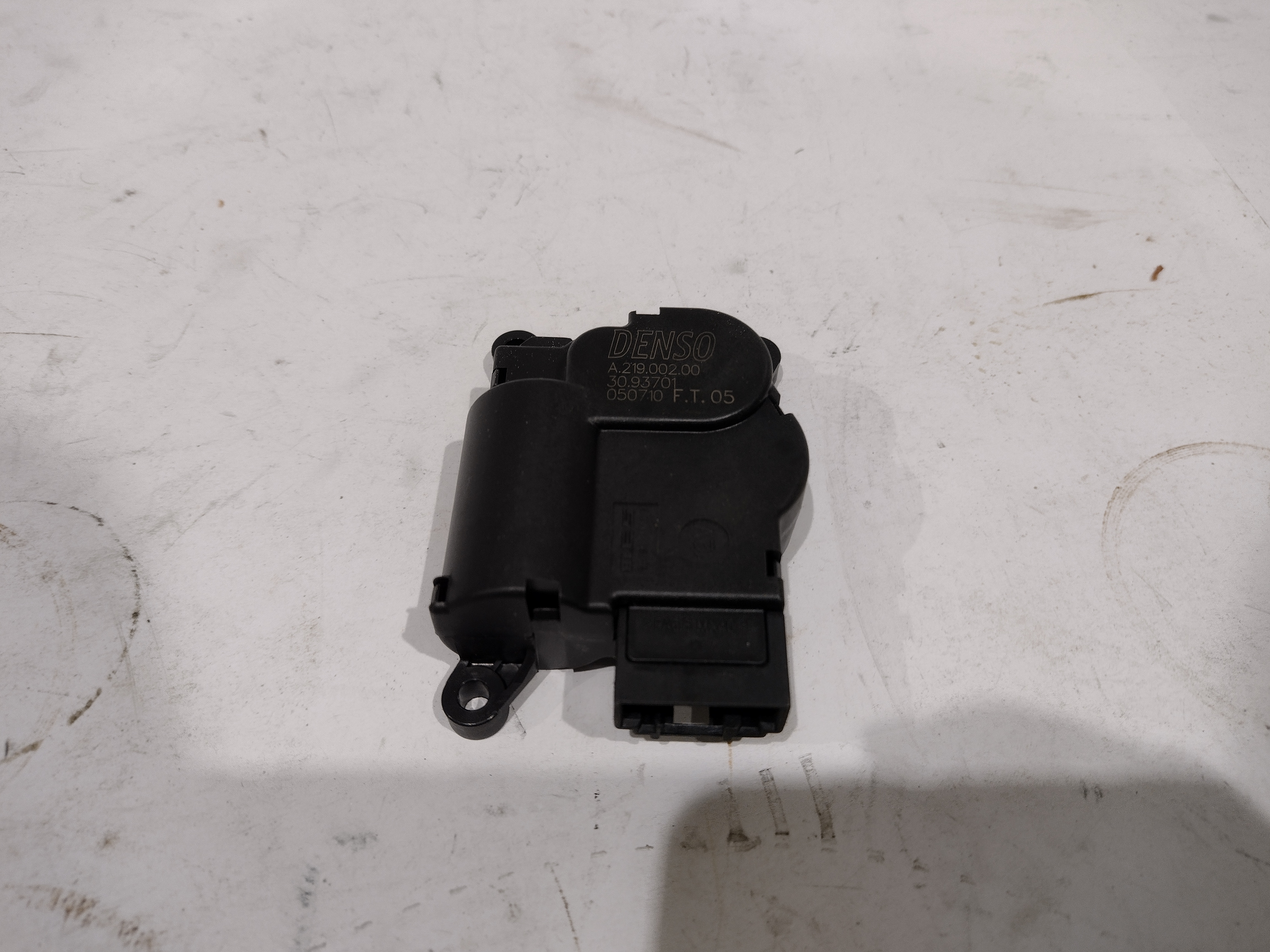 Peugeot Partner / Citroen Berlingo Stellelement, Mischklappe 647954 NEU NOS NEW