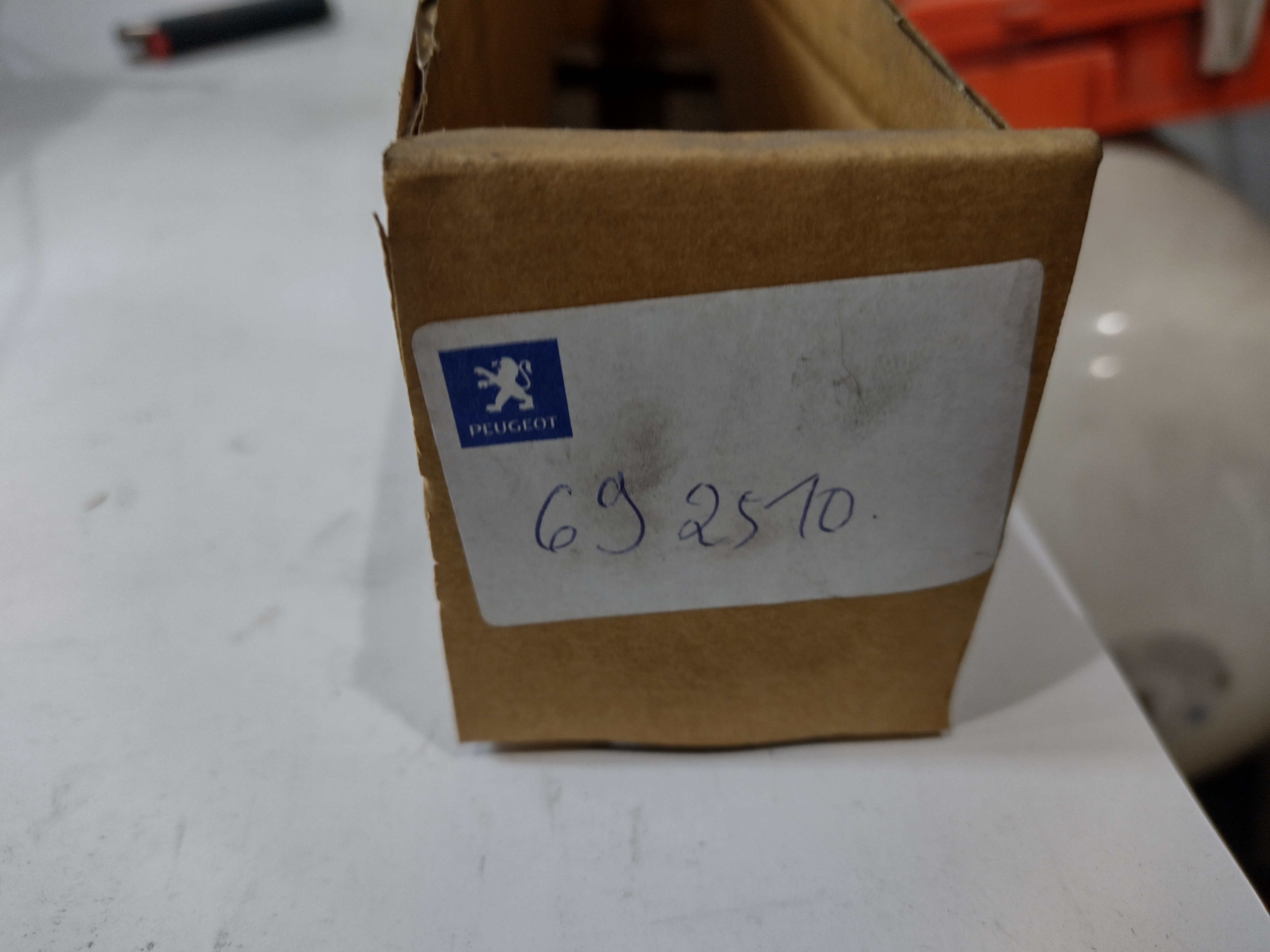 Peugeot / Citroen Schraube 692510 NEU NOS NEW