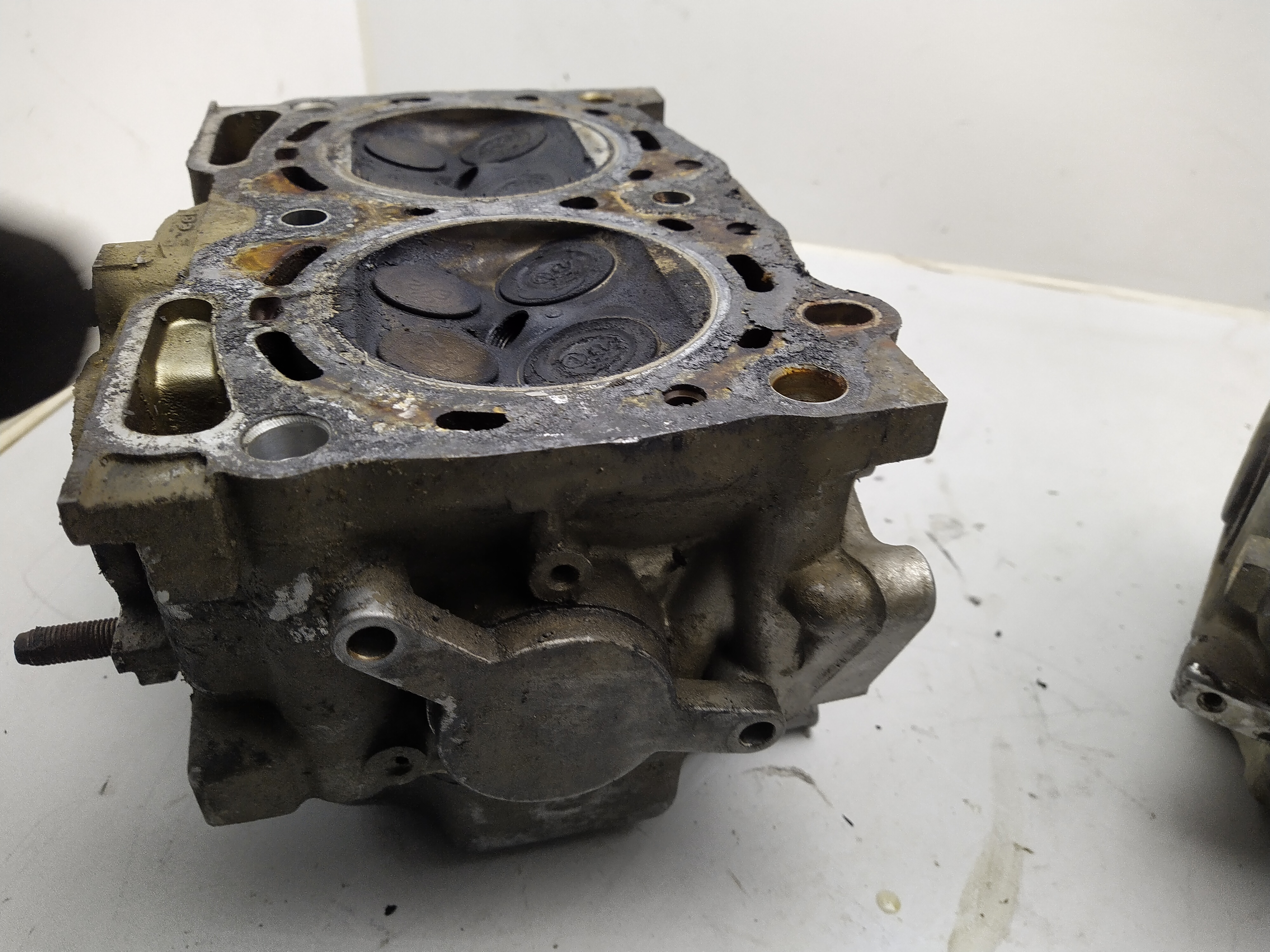 Paar Zylinderköpfe Subaru Legacy 1 BC BJF 2.2 2,2 EJ22 137PS
