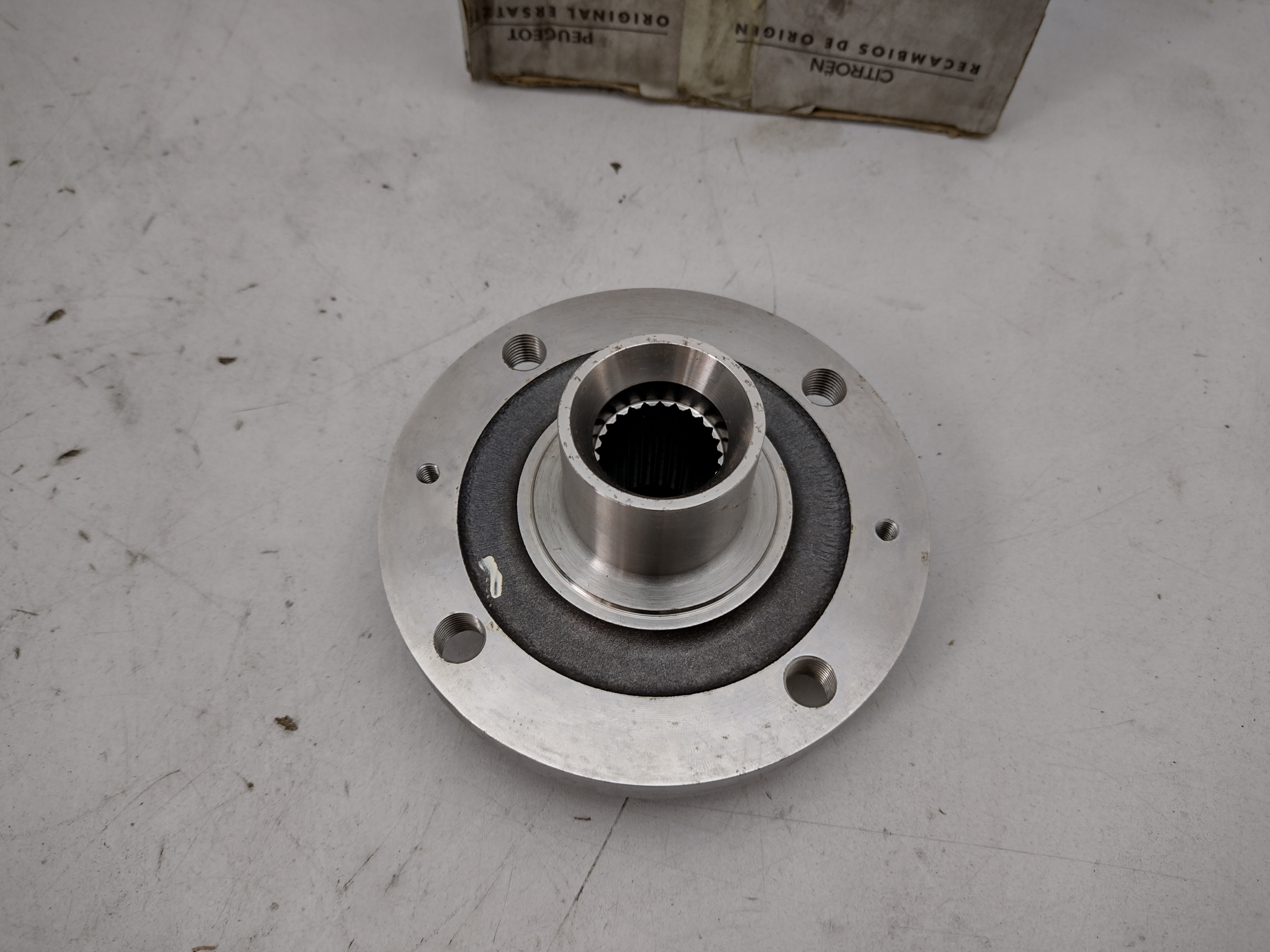 Peugeot / Citroen RADNABE VORN 330772 NOS NEW OEM