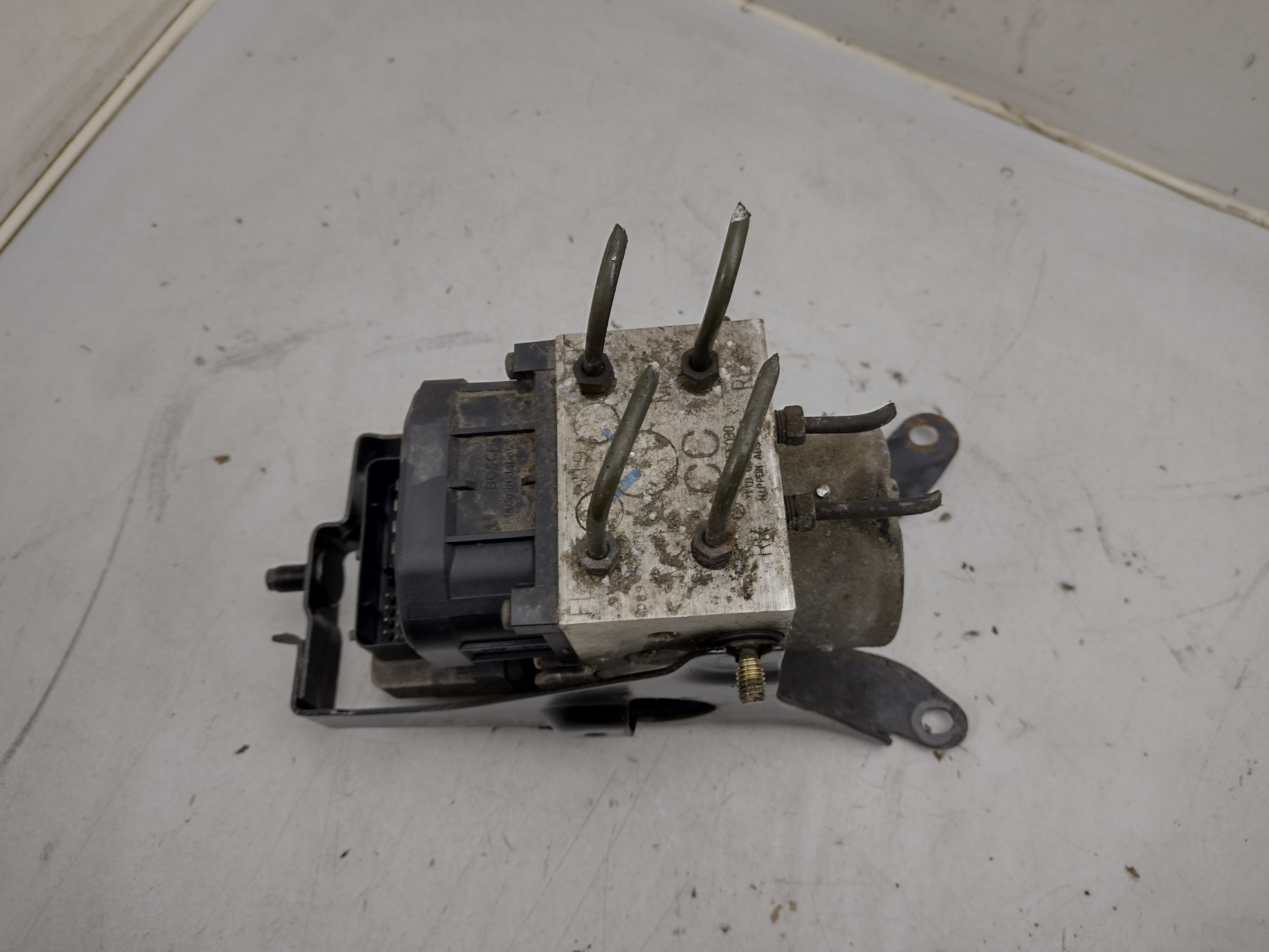 ABS Block von Subaru Impreza 2 GD GG Newage 27534FE030