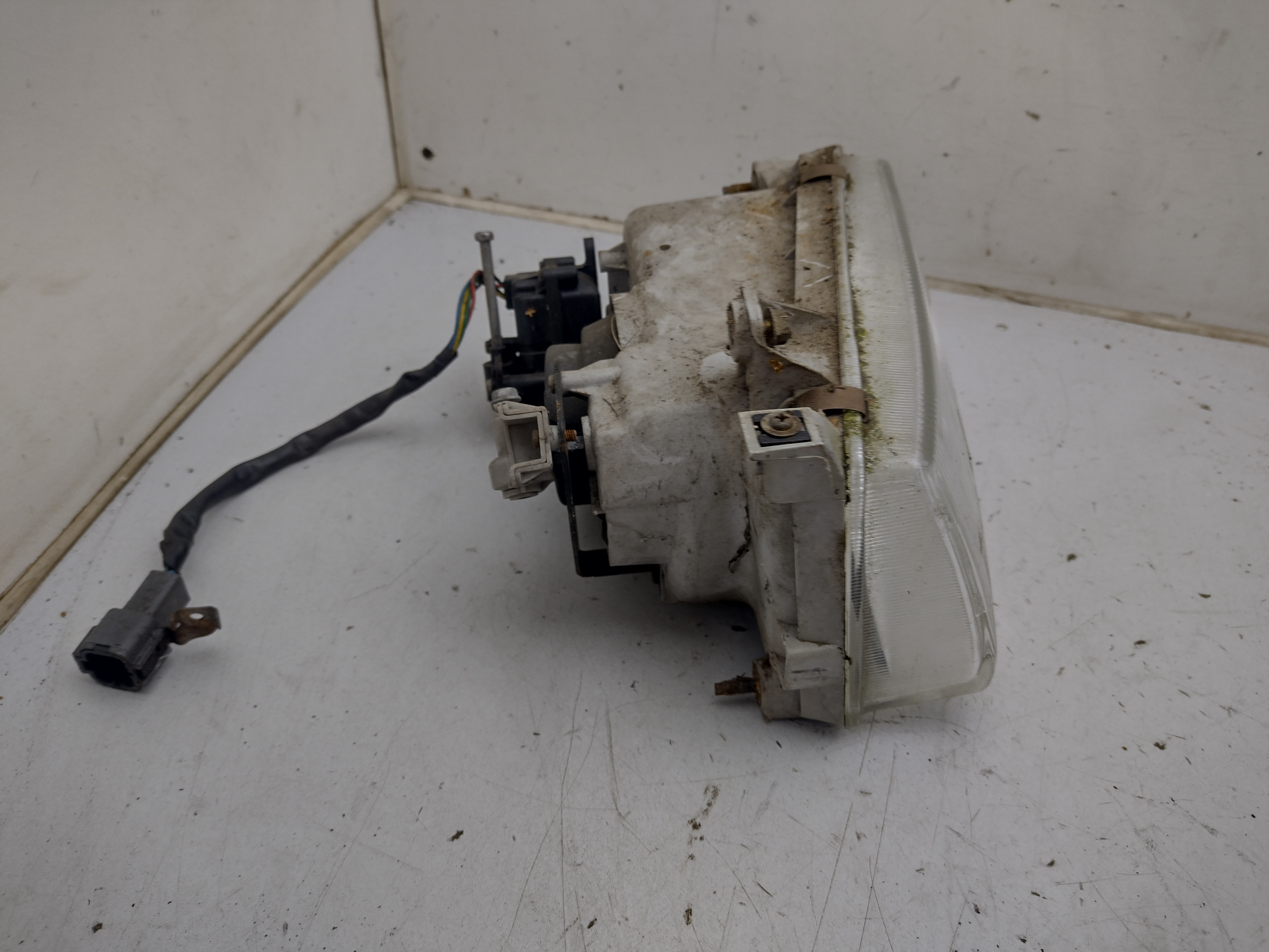 Scheinwerfer vorne RECHTS für Subaru Justy KAD