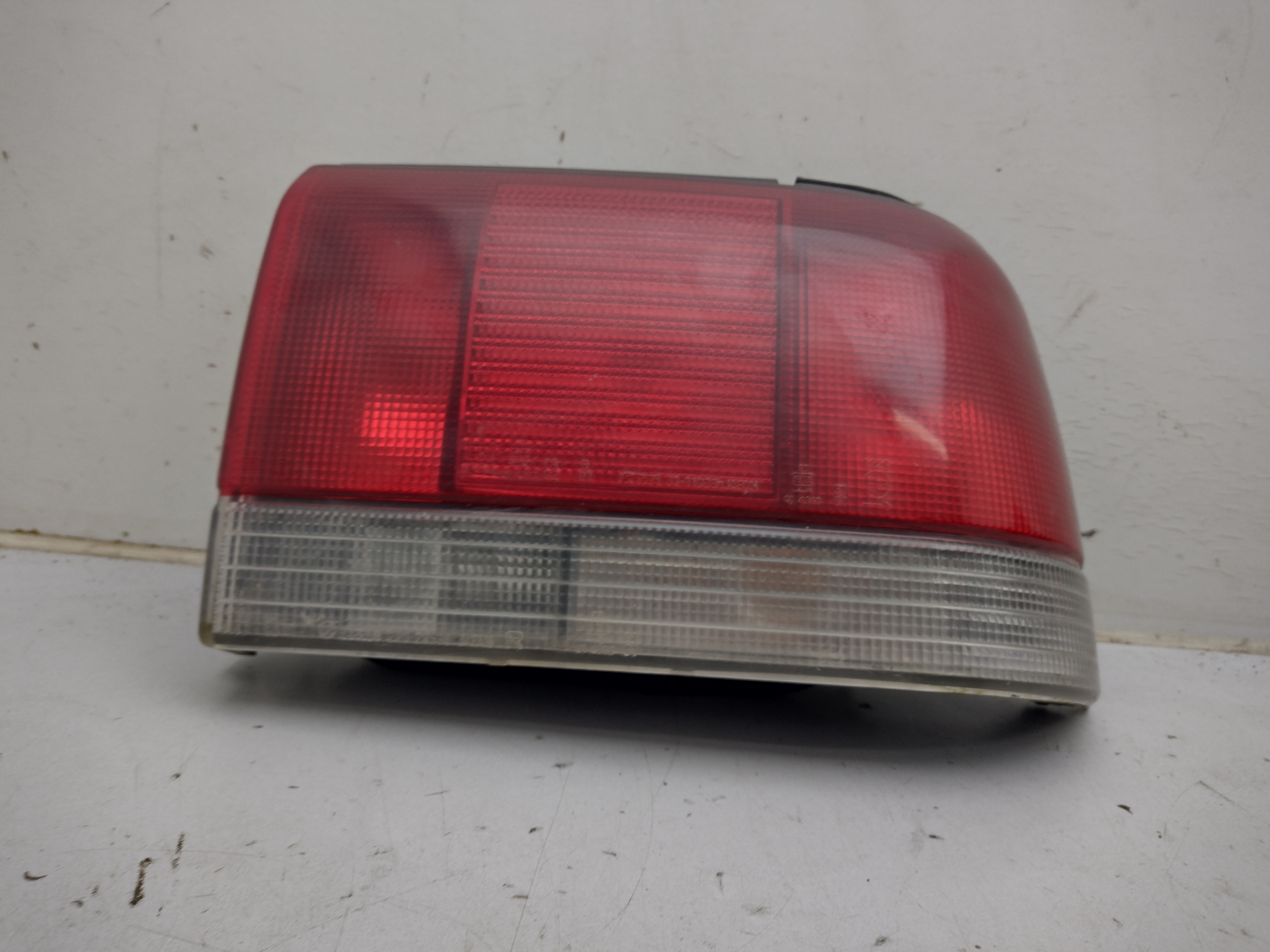Rücklicht Rückleuchte rechts für Subaru Legacy BC 91-94