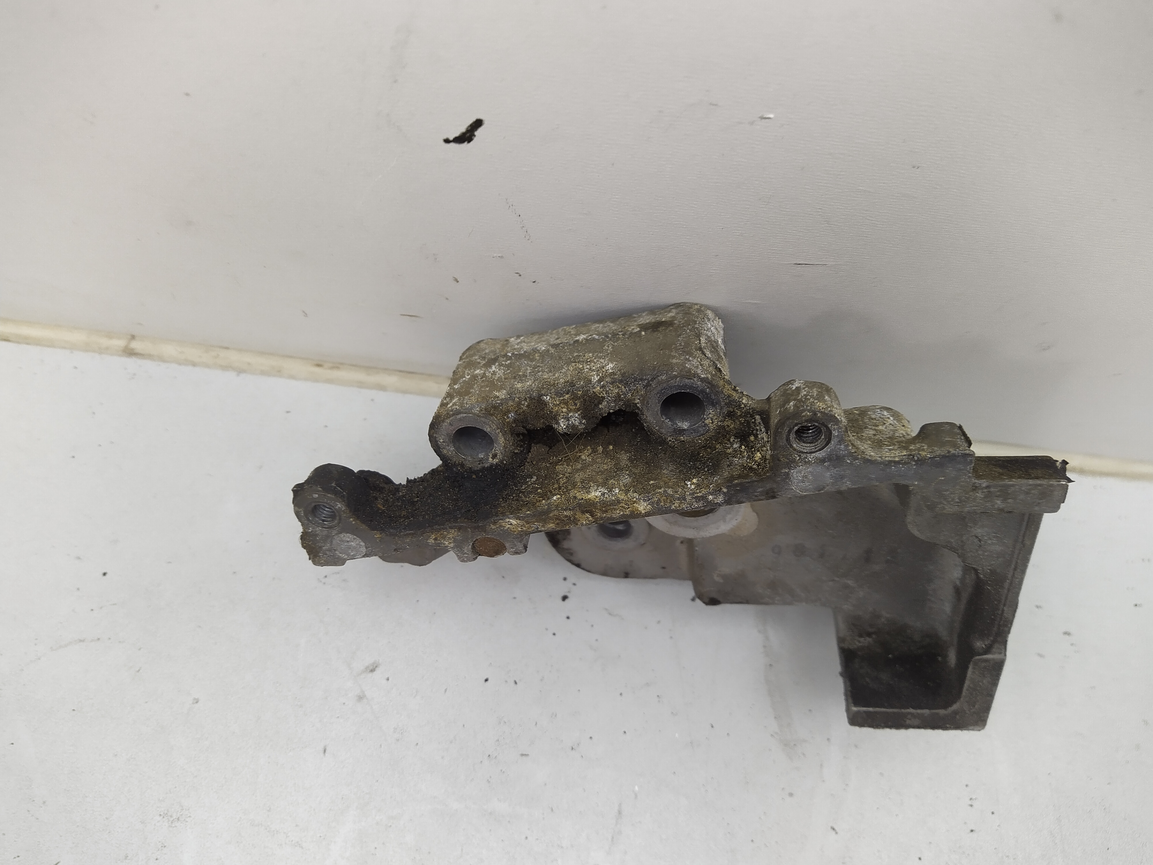 Halter für Zahnriemenspanner Variante 5 passend für Subaru EJ20 EJ22 EJ25