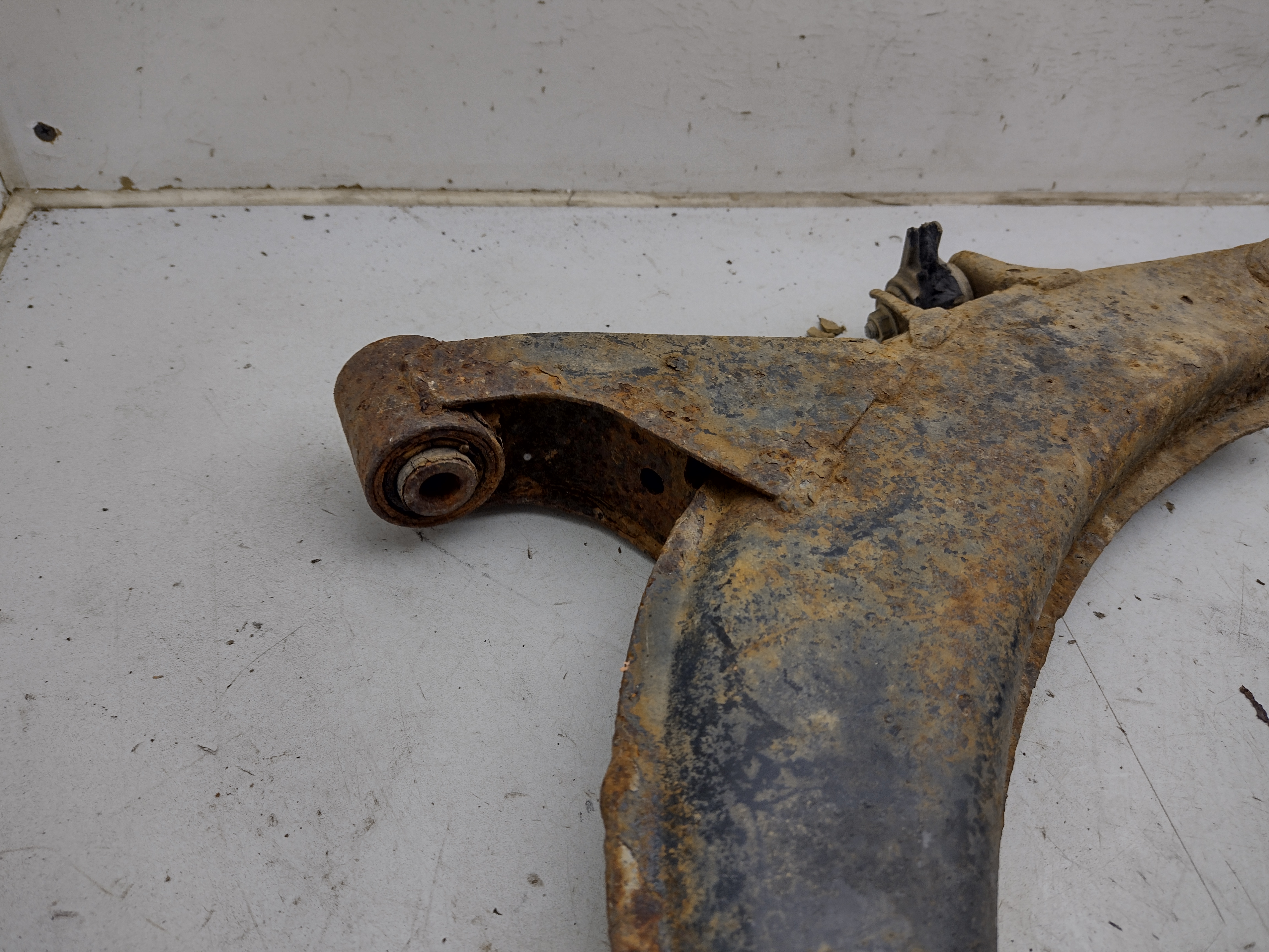 Querlenker vorne rechts für Subaru Legacy 1 BC BJF 89-94