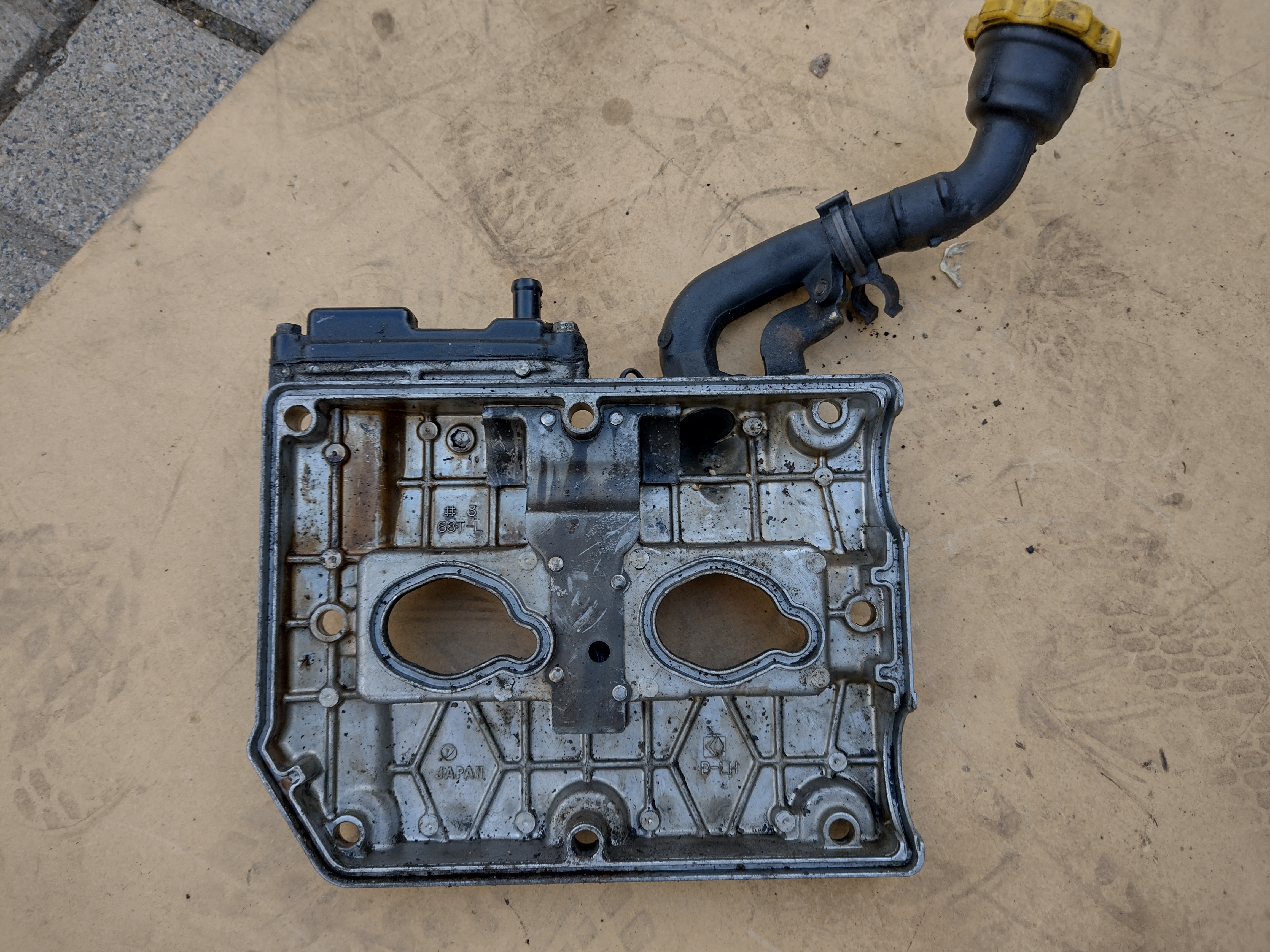linker Ventildeckel mit Öleinfüllstutzen für Subaru Impreza GT WRX EJ205