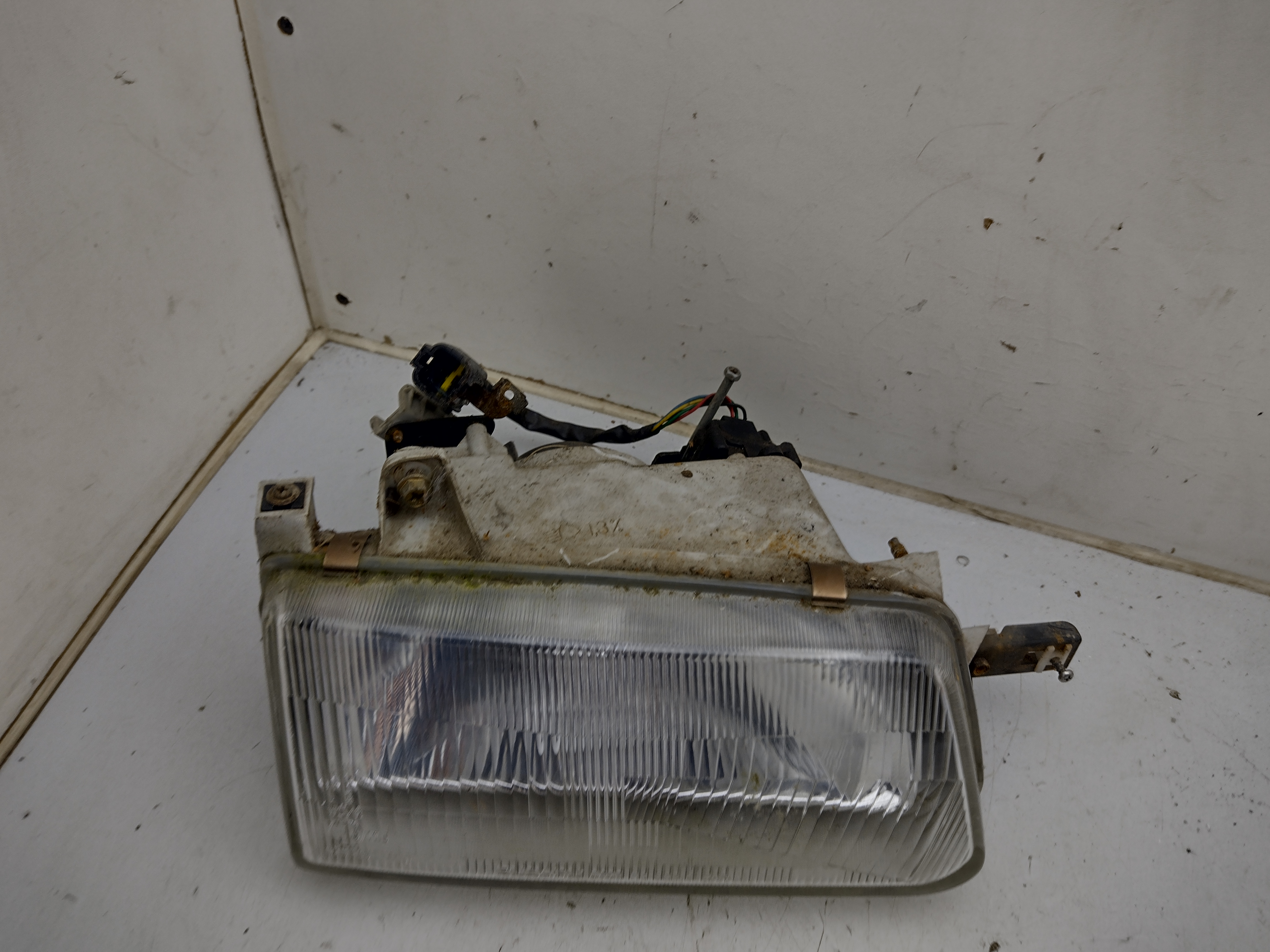 Scheinwerfer vorne RECHTS für Subaru Justy KAD