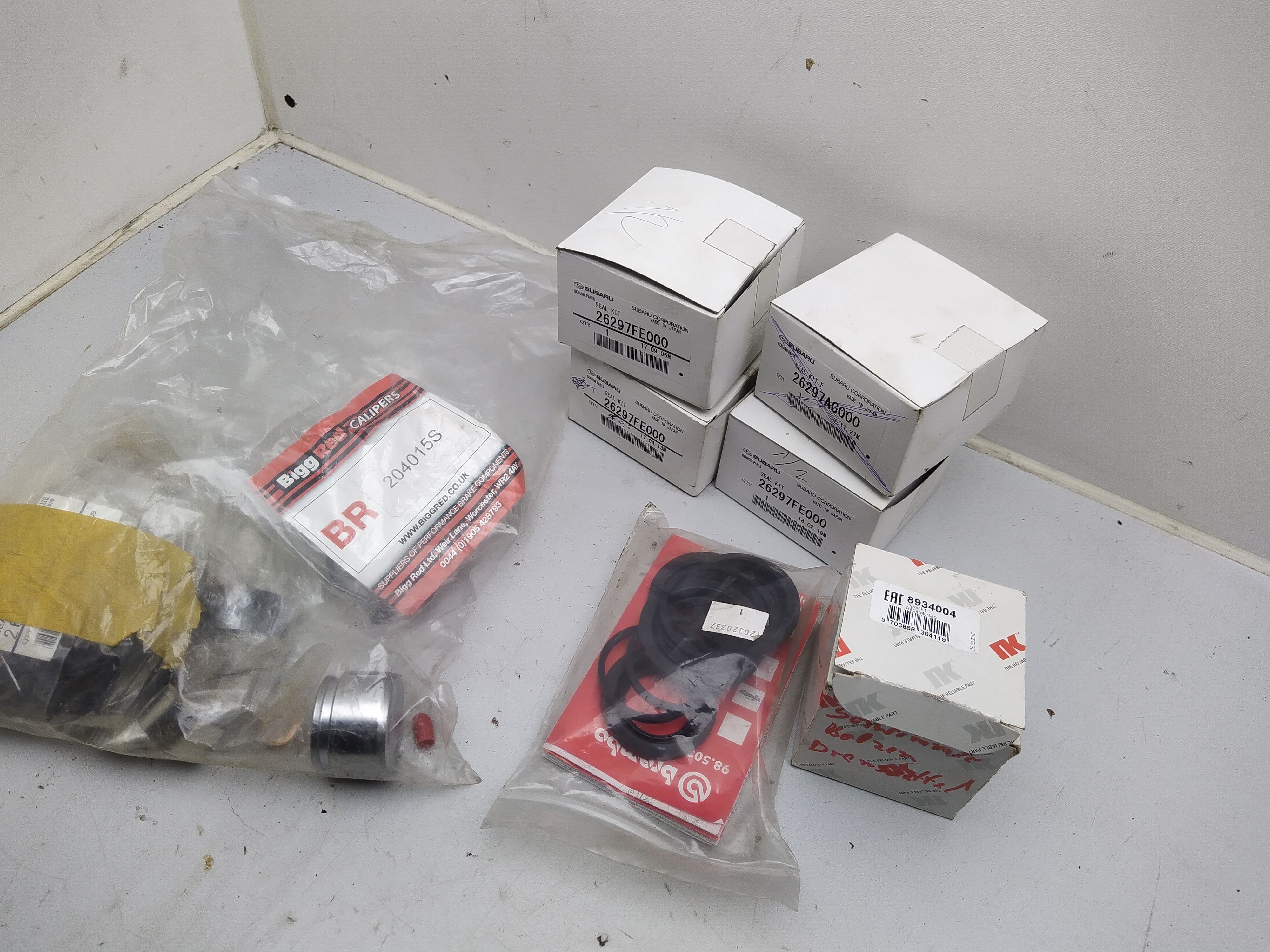 Restposten Konvolut Kolben und Dichtungen für Subaru Bremssättel Repkit