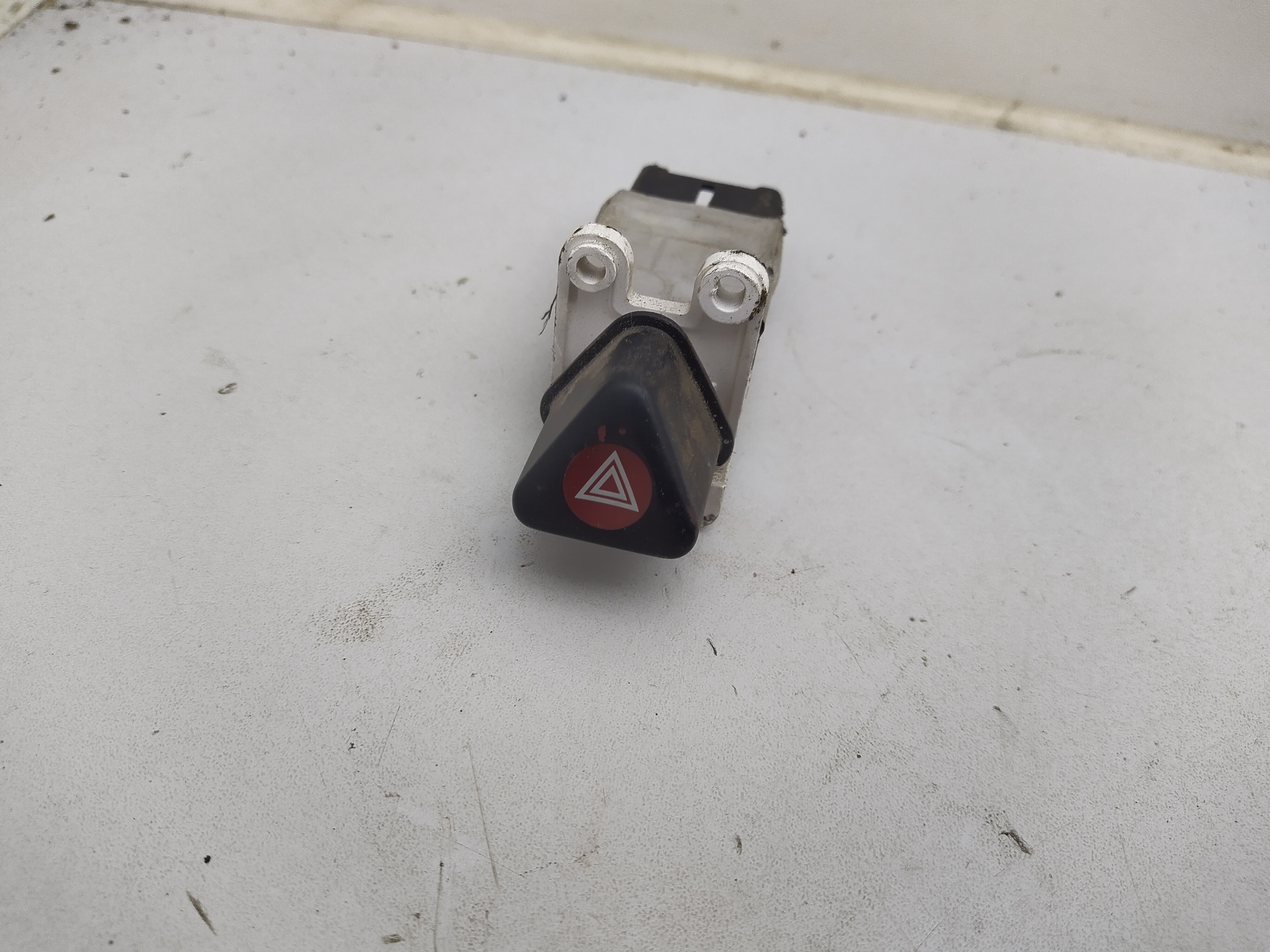 Subaru Legacy 2 BD BG Schalter Warnblinkanlage Warnblinker