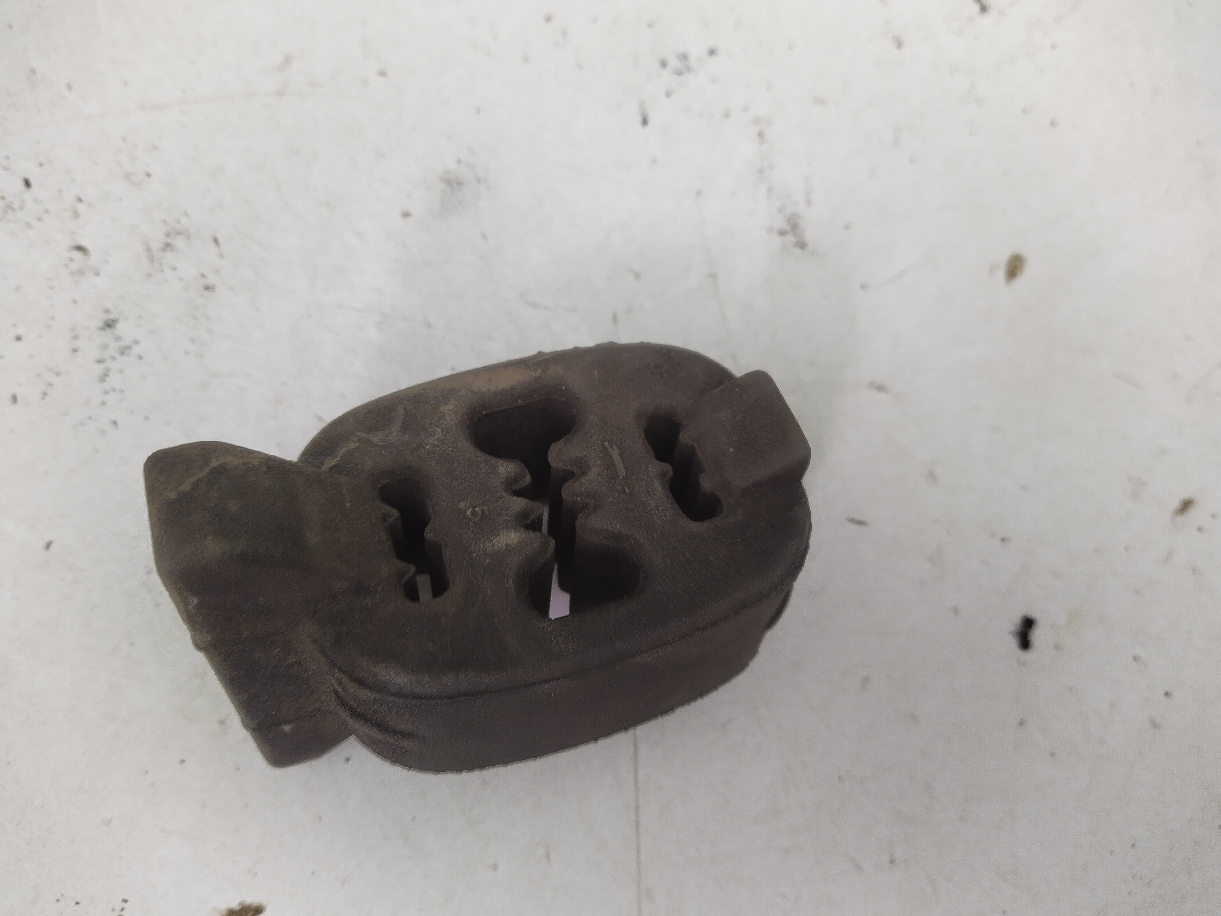 Neues universales Auspuffgummi mit Abstützung