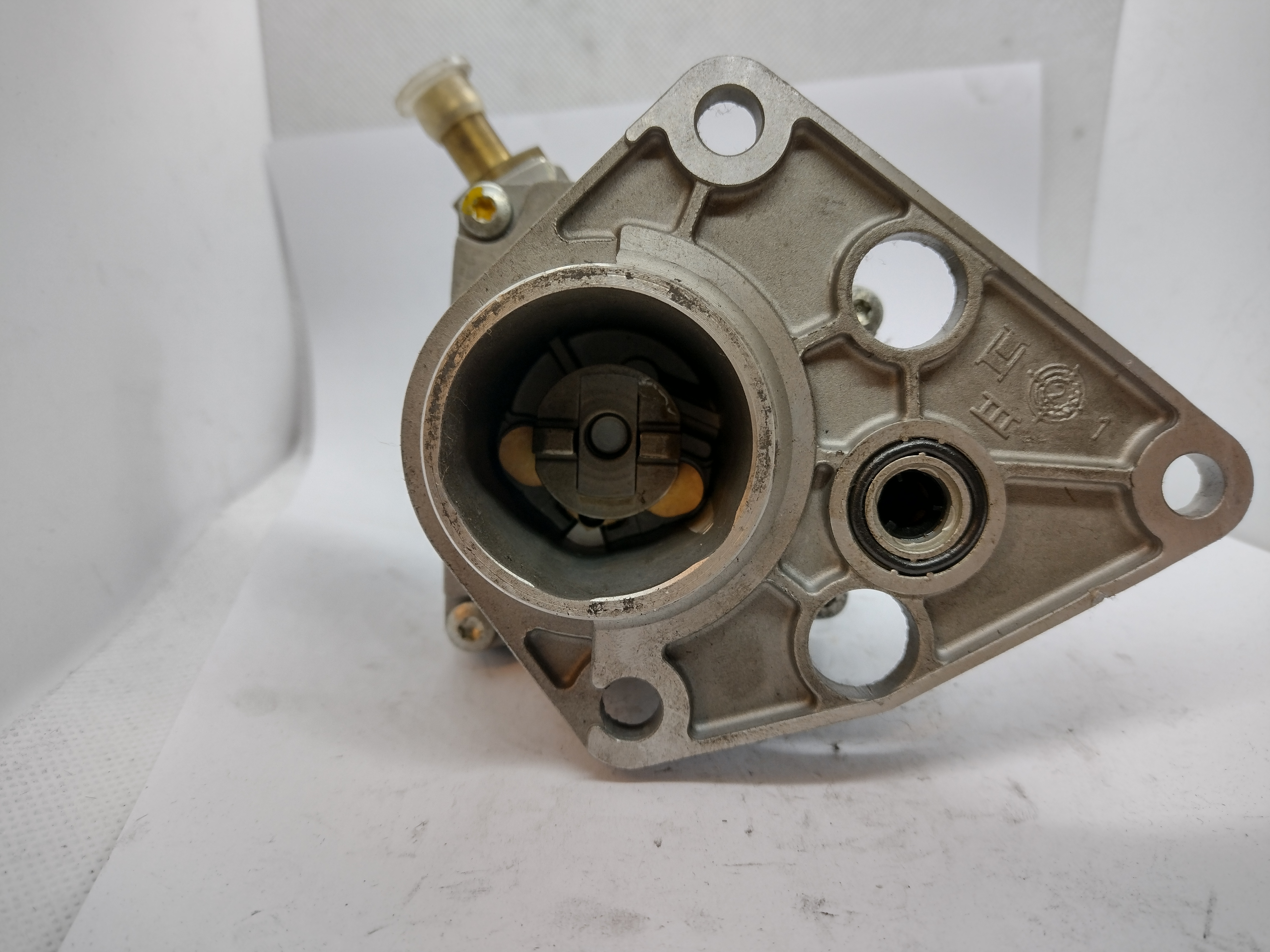 Peugeot / Citroen Pierburg Pumpe NEU NOS NEW