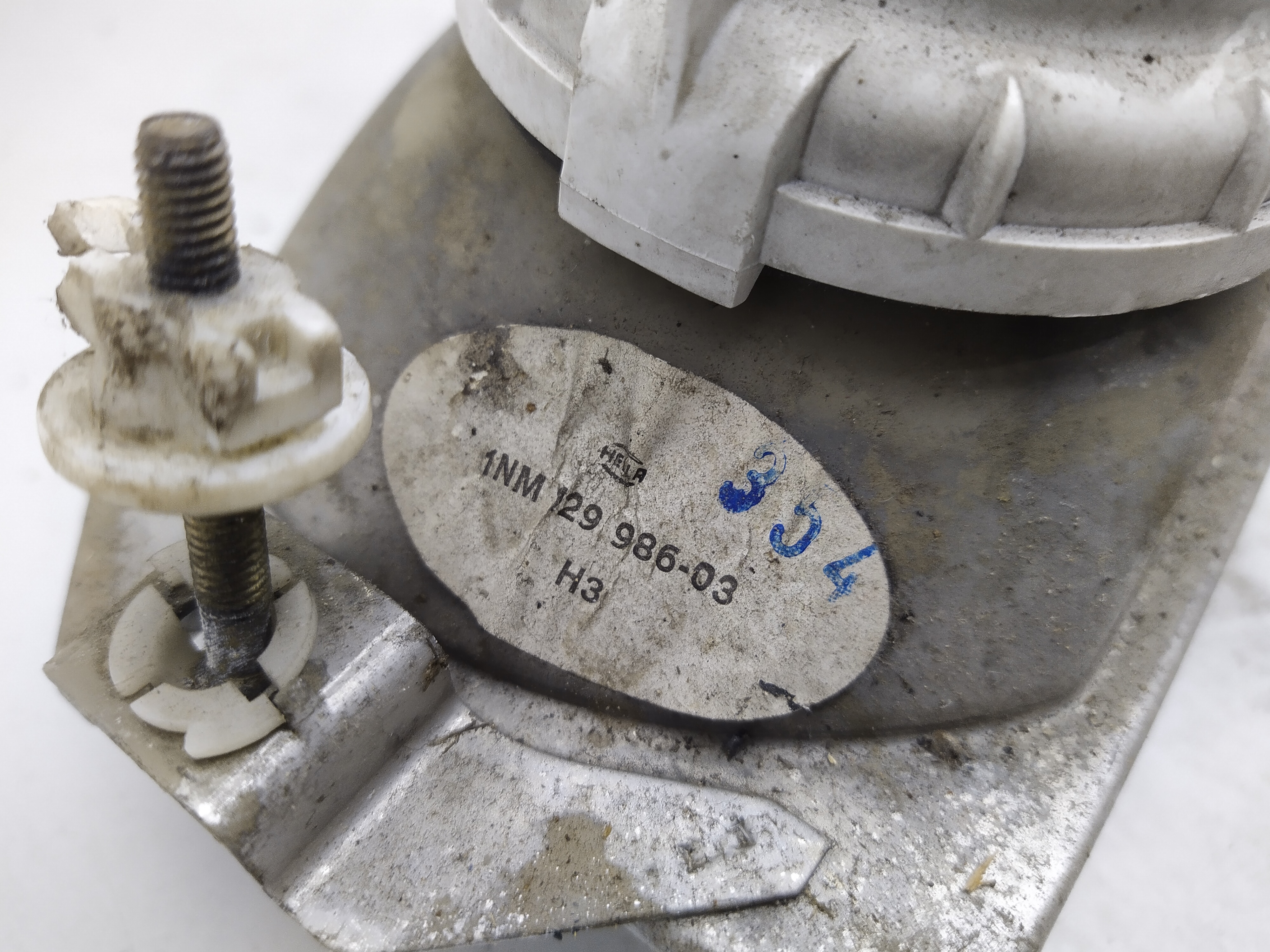 Hella Nebelscheinwerfer links für Passat 23b 2/85->3/88