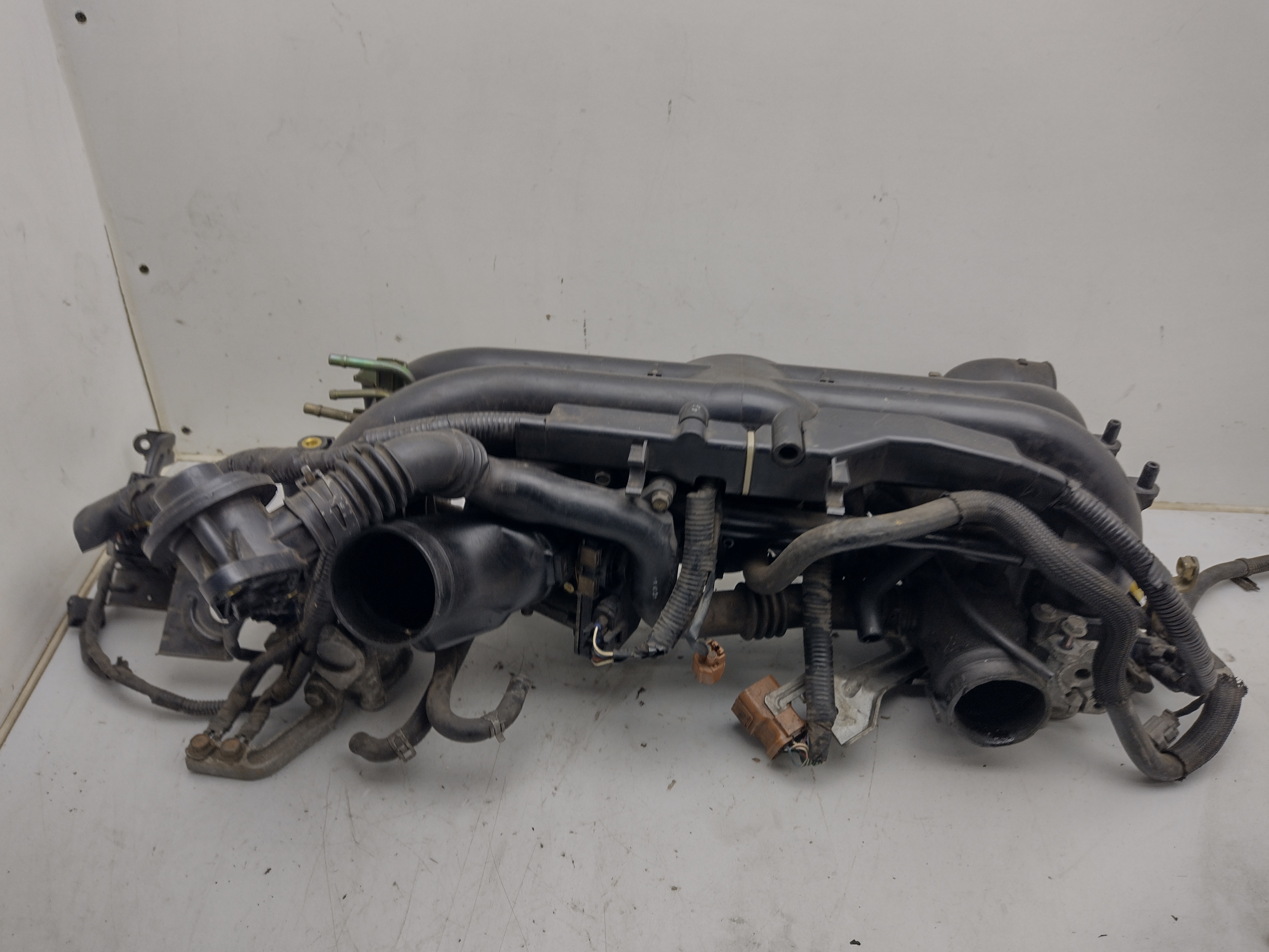 Ansaugbrücke mit Drosselklappe, Inlet pipe, Einspritzdüsen, Kabelbaum von Subaru Legacy Turbo EJ20X