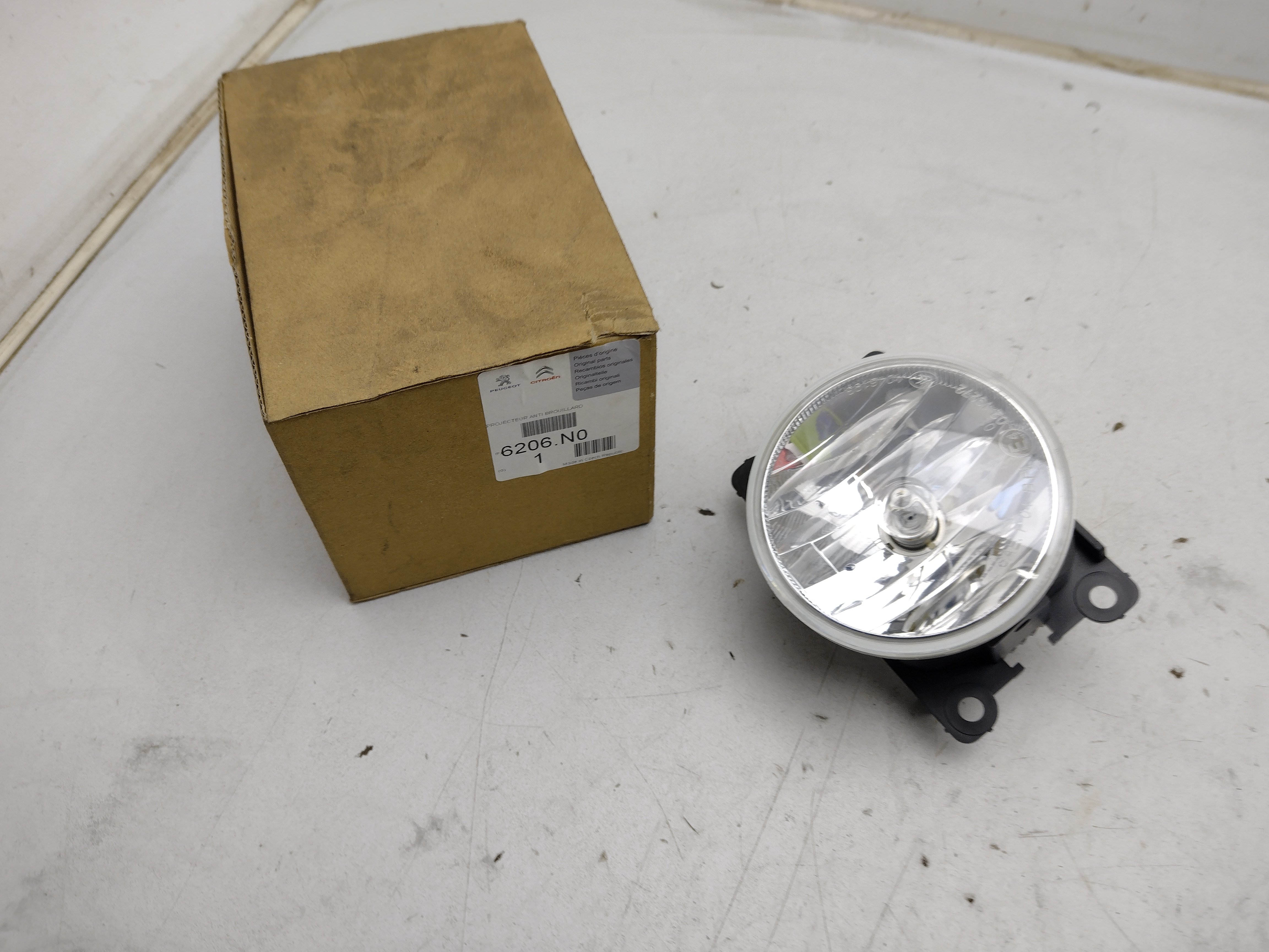 Citroen / Peugeot Nebelscheinwerfer links oder rechts 6206N0 NEU NOS NEW 
