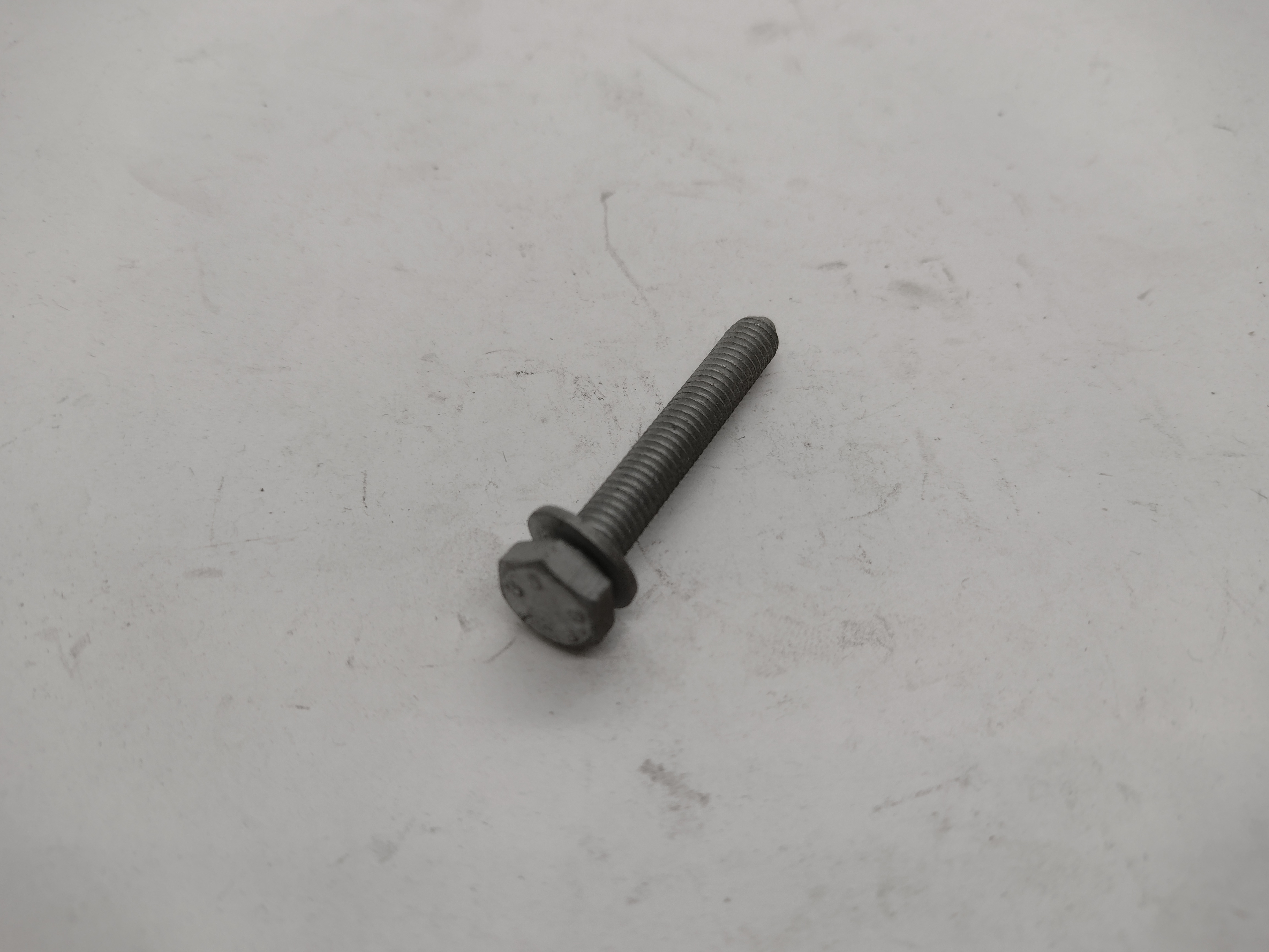 Peugeot / Citroen SECHSKANTSCHRAUBE 692353 NEU NOS NEW