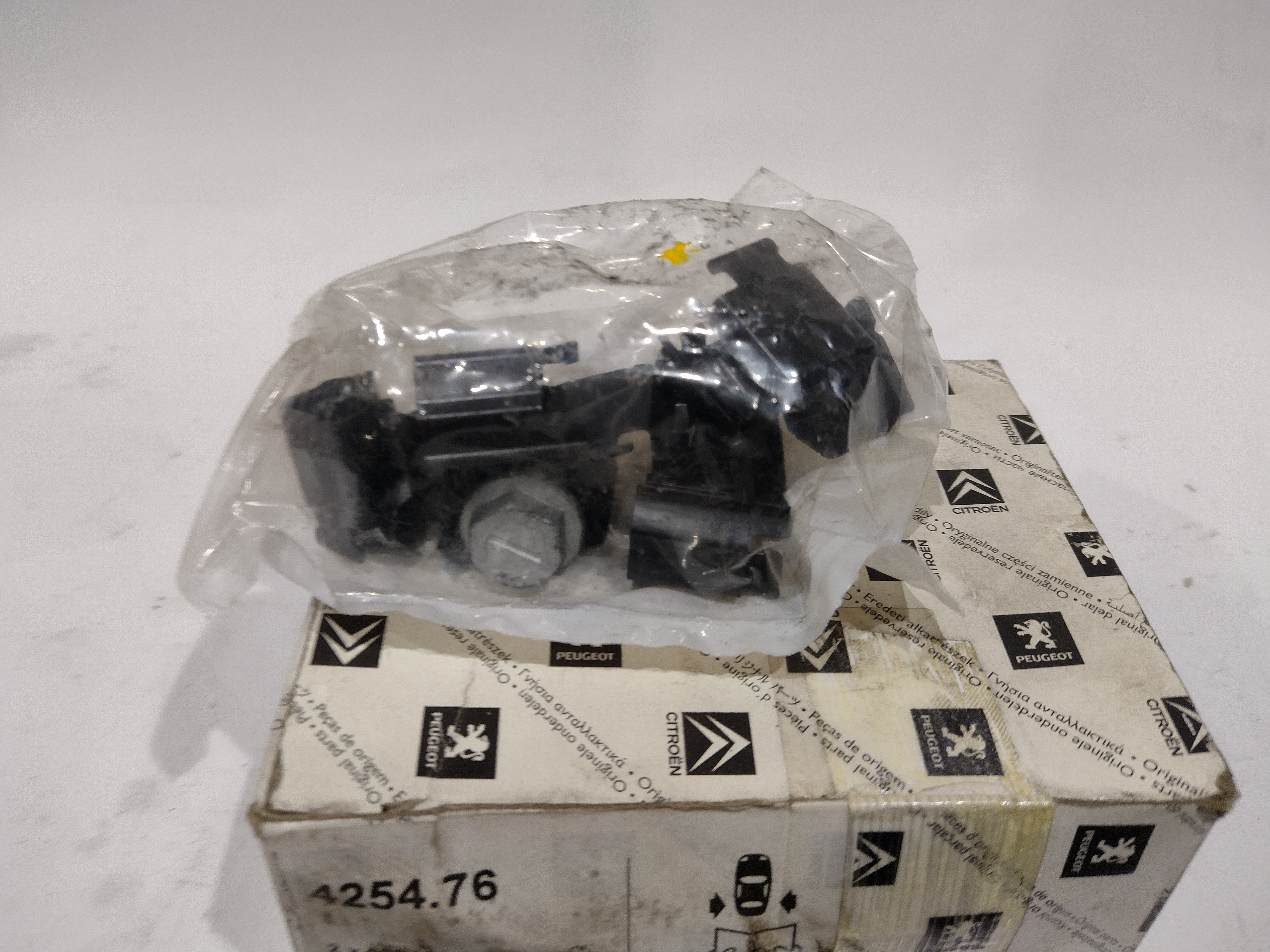 Peugeot 307 / Citroen C4 Bremsbeläge hinten (Sys.Bosch) 425476 NEU NOS NEW