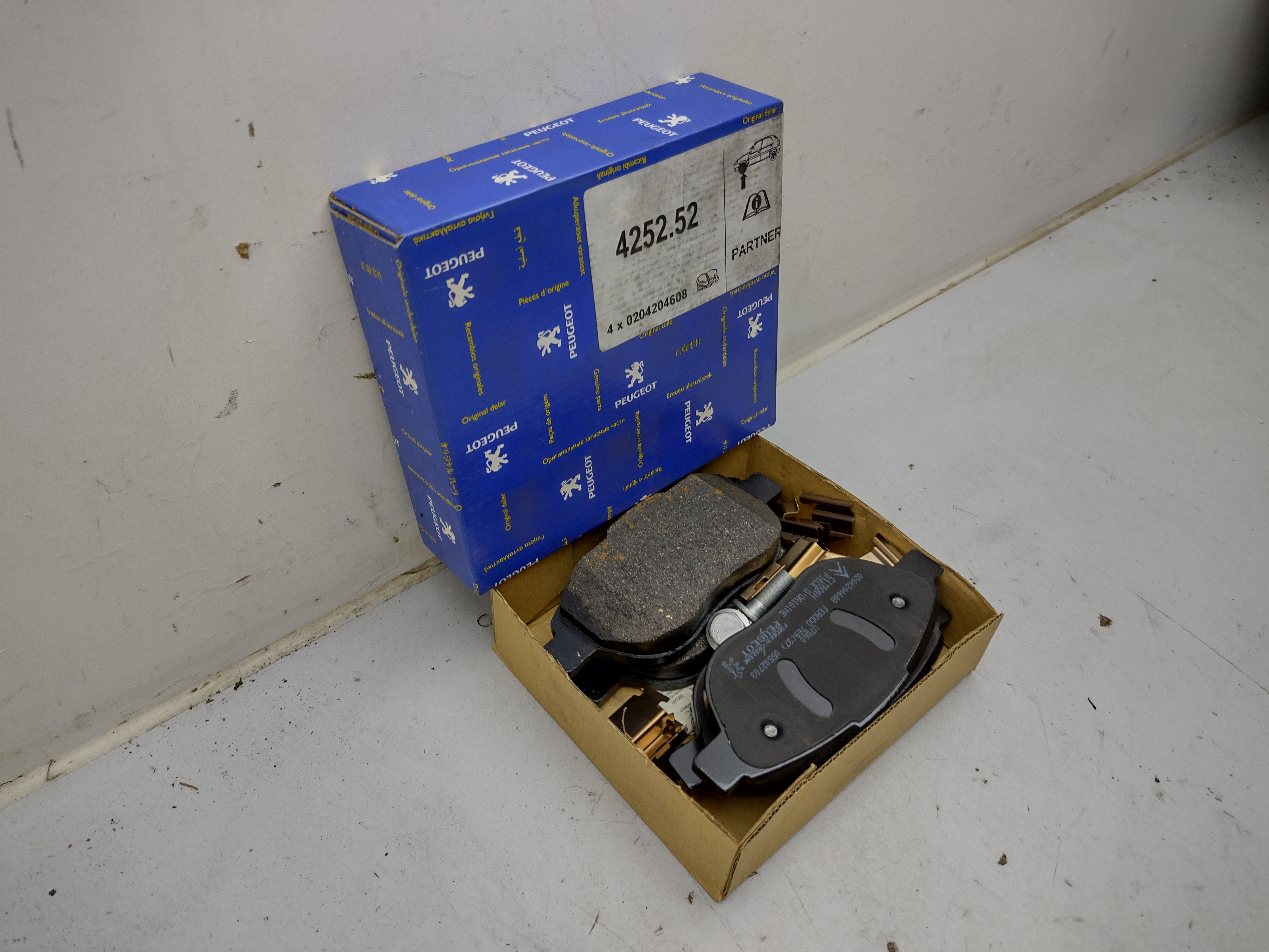 Peugeot Partner / Citroen Bremsbeläge vorne (Sys.Bosch) 425252 NOS NEW OEM