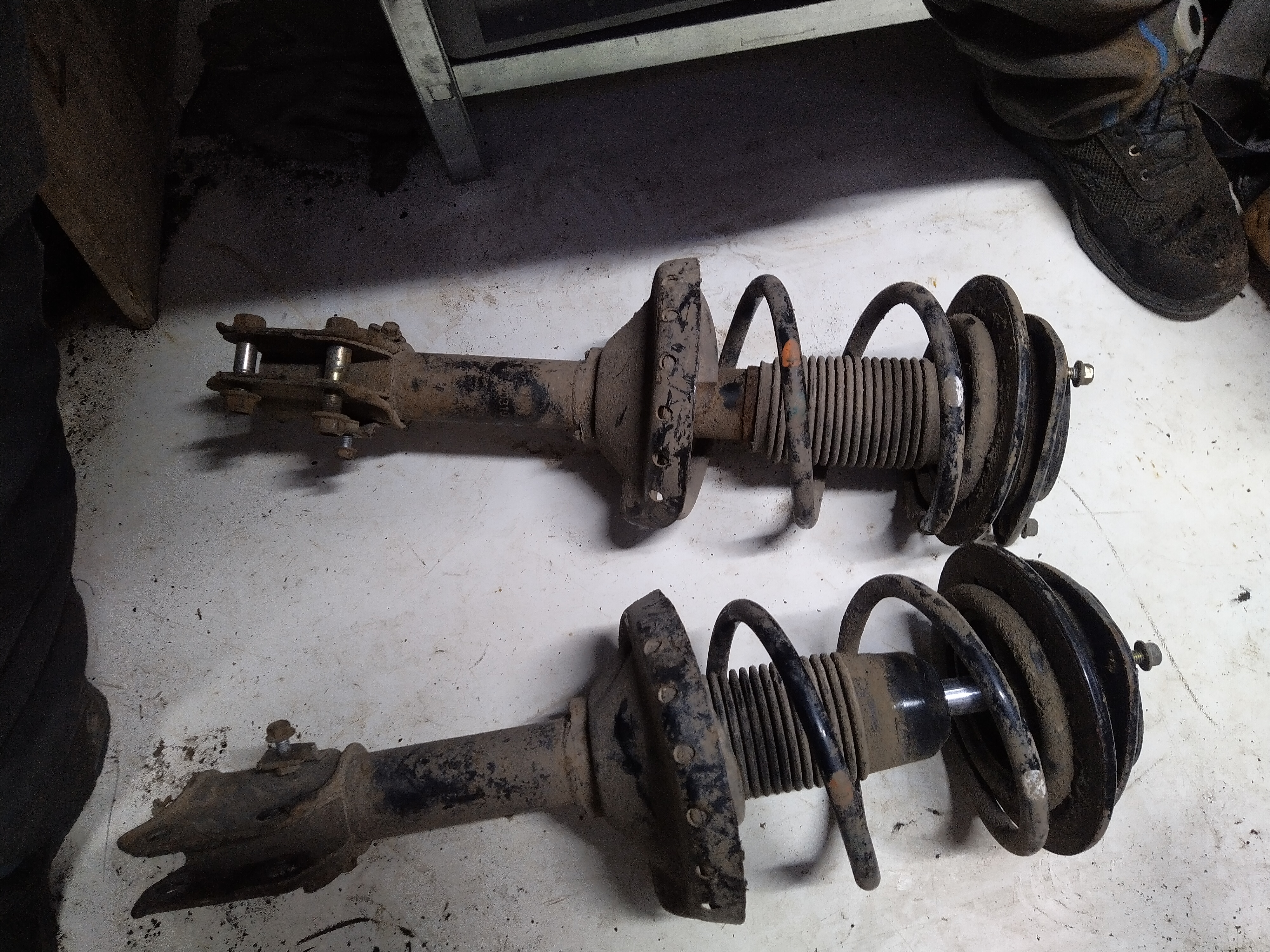 Paar Federbeine vorne Subaru Legacy 4 IV BL BP