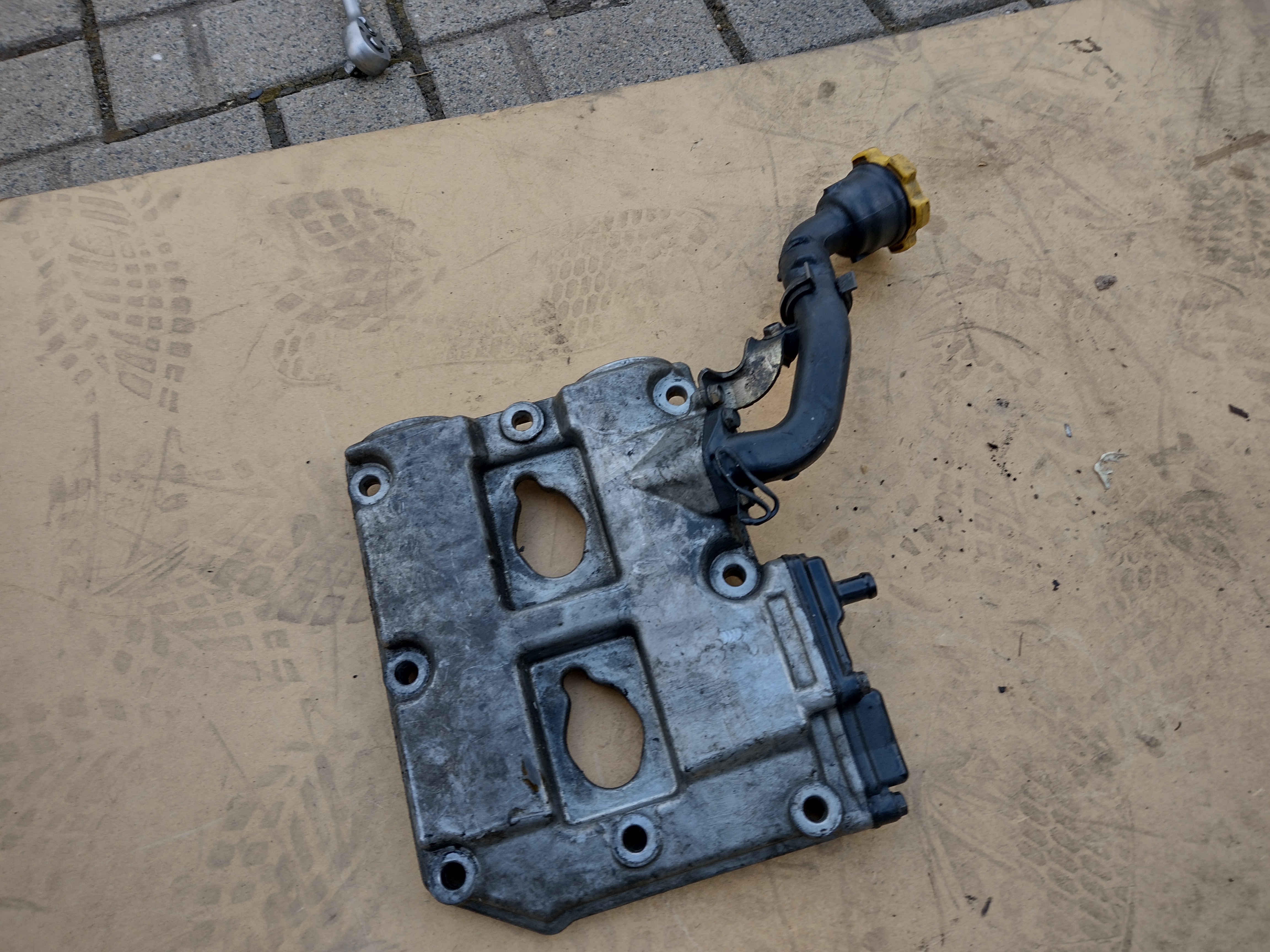 linker Ventildeckel mit Öleinfüllstutzen für Subaru Impreza GT WRX EJ205