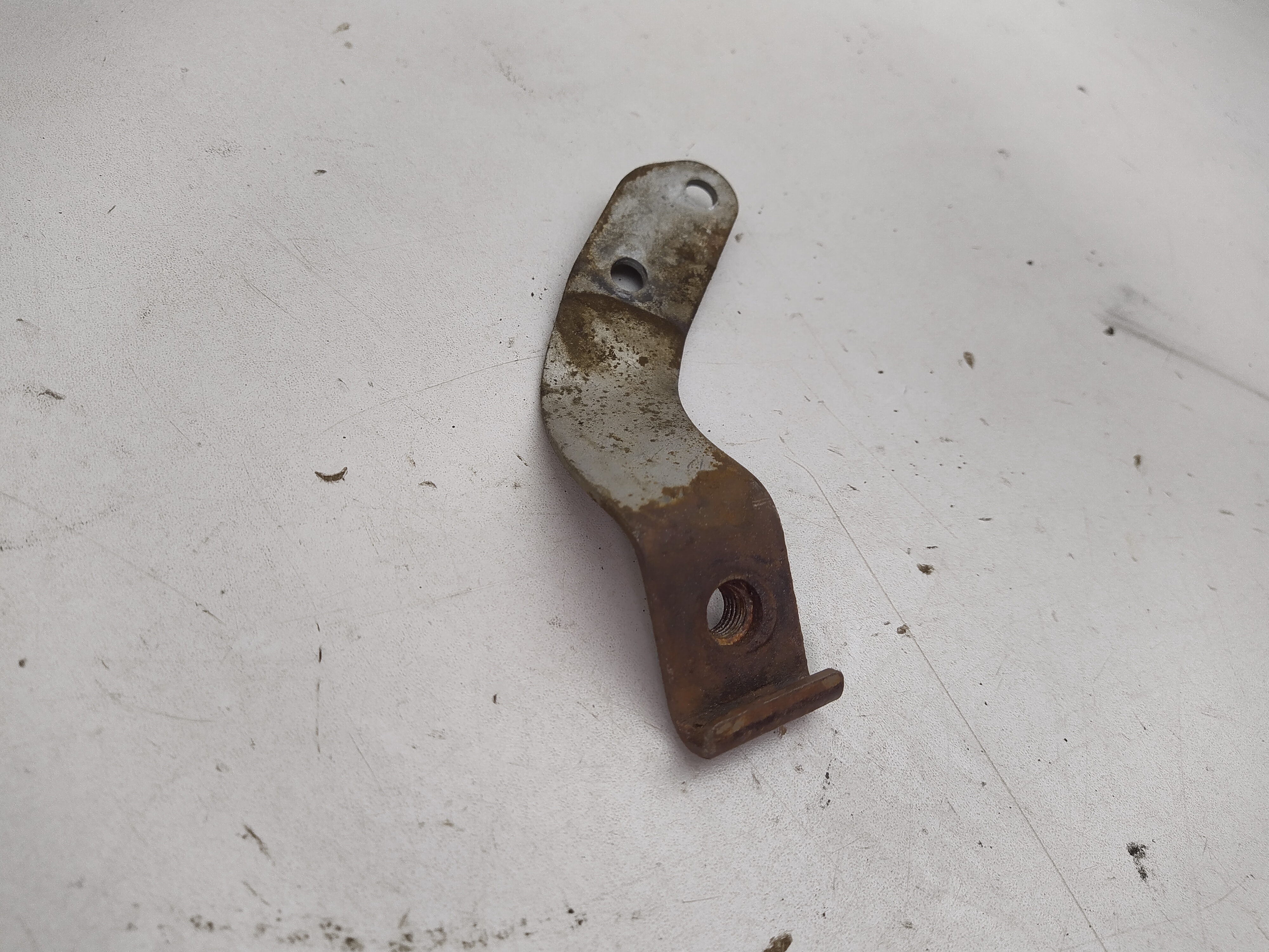 Auspuffhalter am Getriebe von einen Subaru Impreza GT GC8 GF8